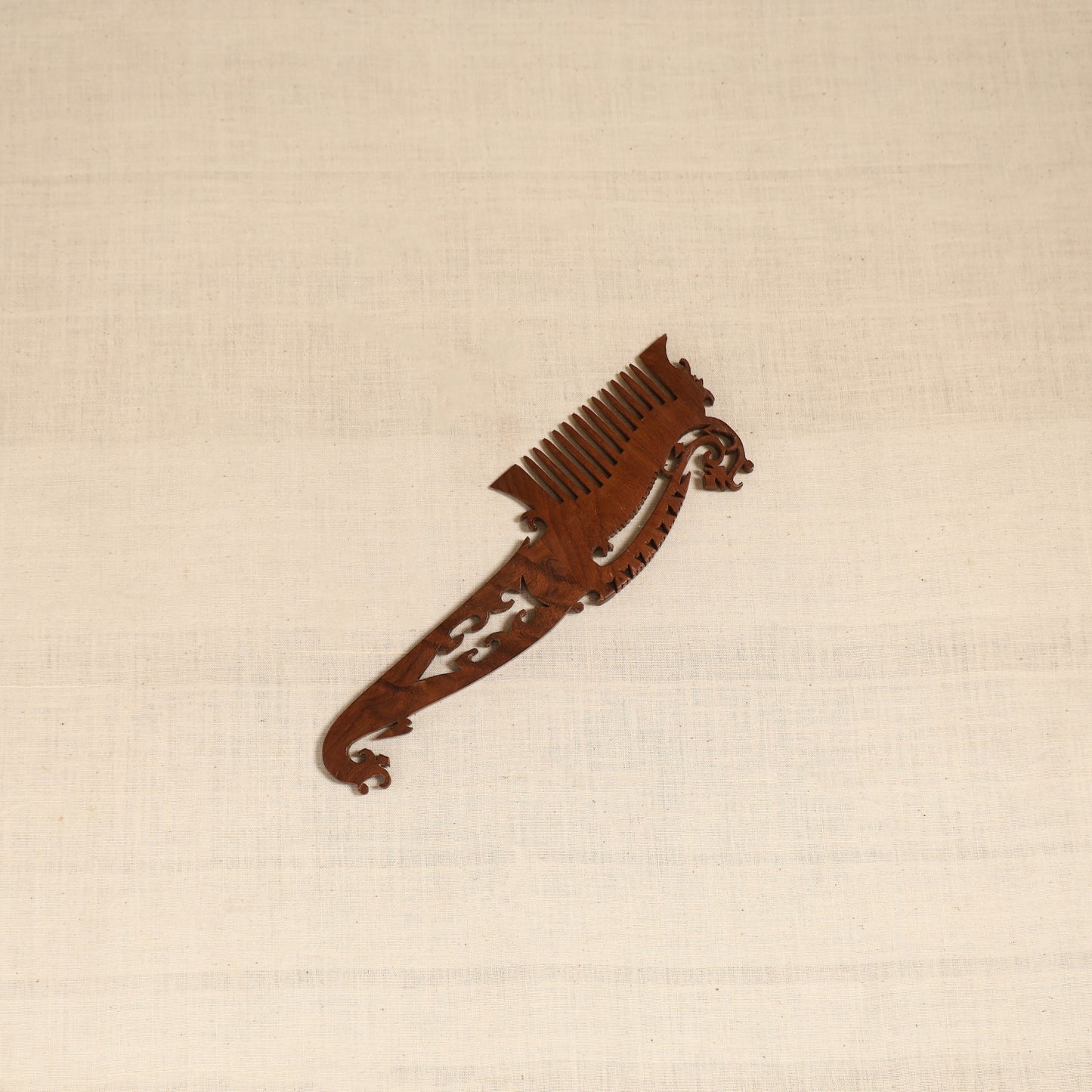 Bijnor hand carved sheesham wooden comb (large) 04