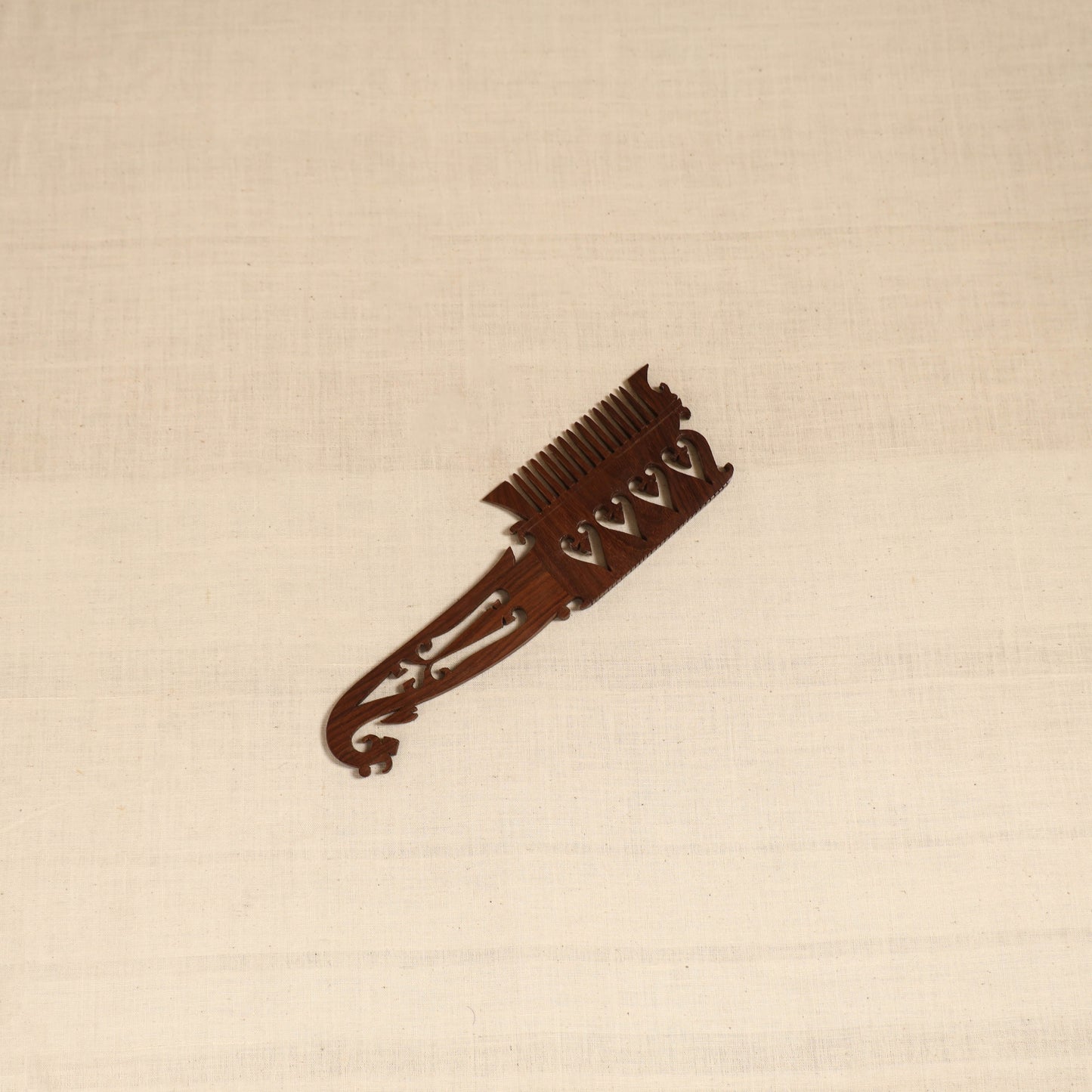 Bijnor hand carved sheesham wooden comb (large) 08