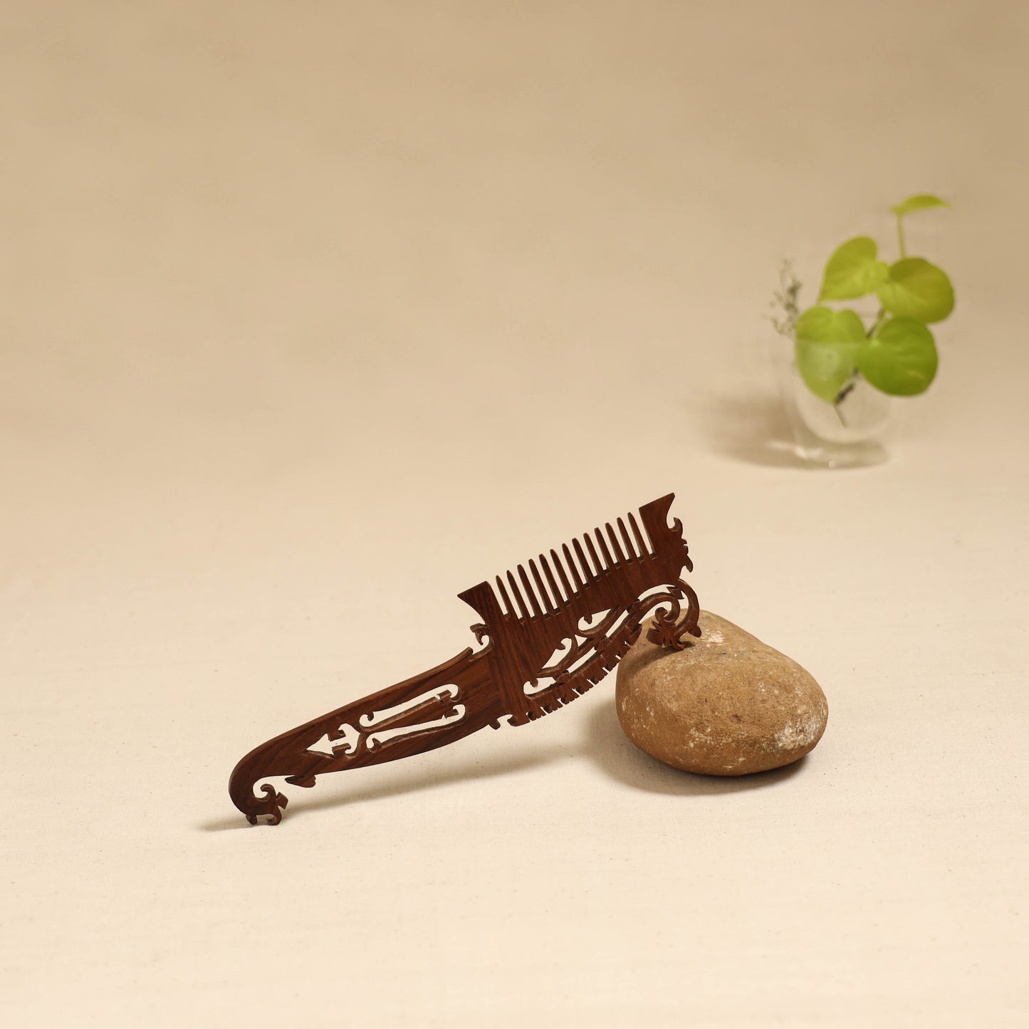 Bijnor hand carved sheesham wooden comb (large) 18