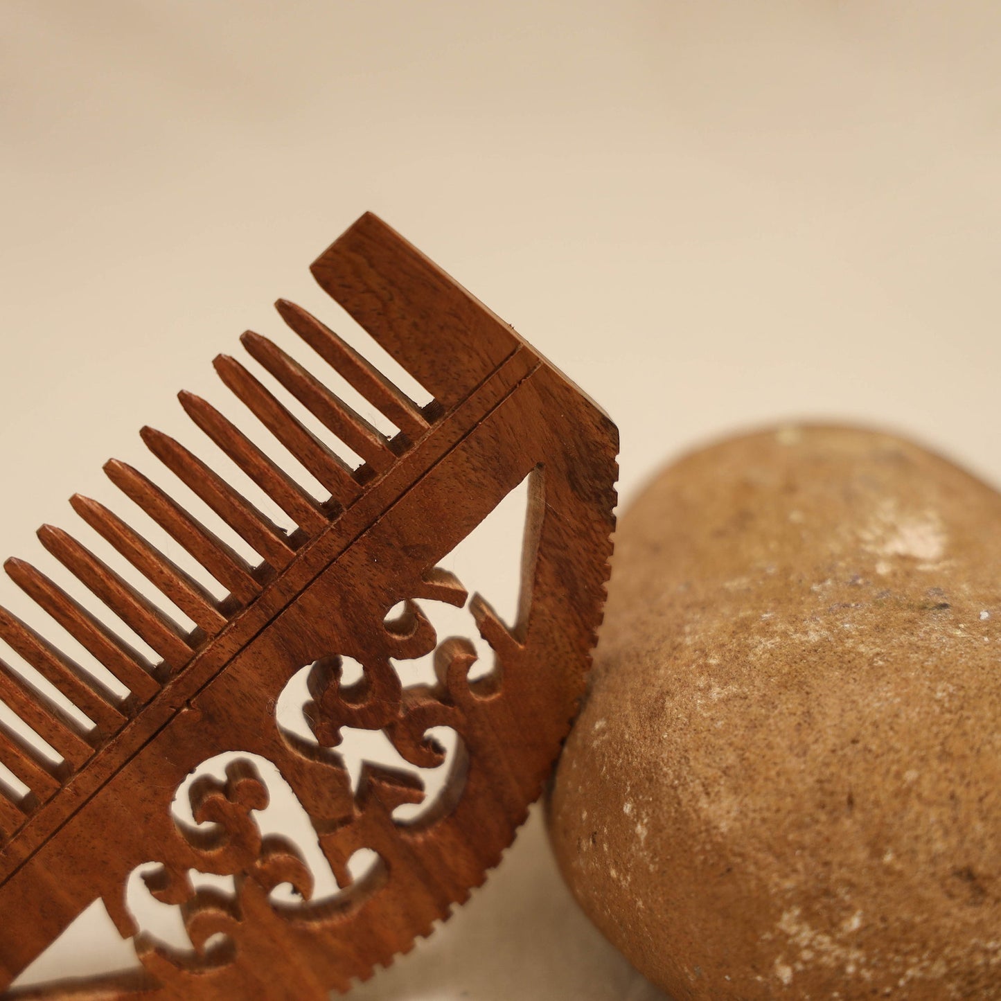 Bijnor hand carved sheesham wooden comb (medium) 22