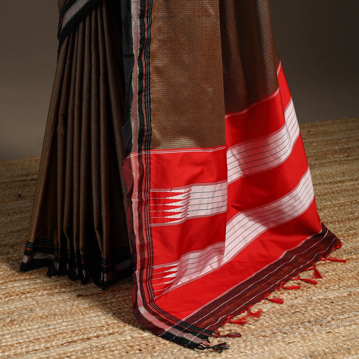 Cotton khun saree with chikki paras border 11 - handcrafted