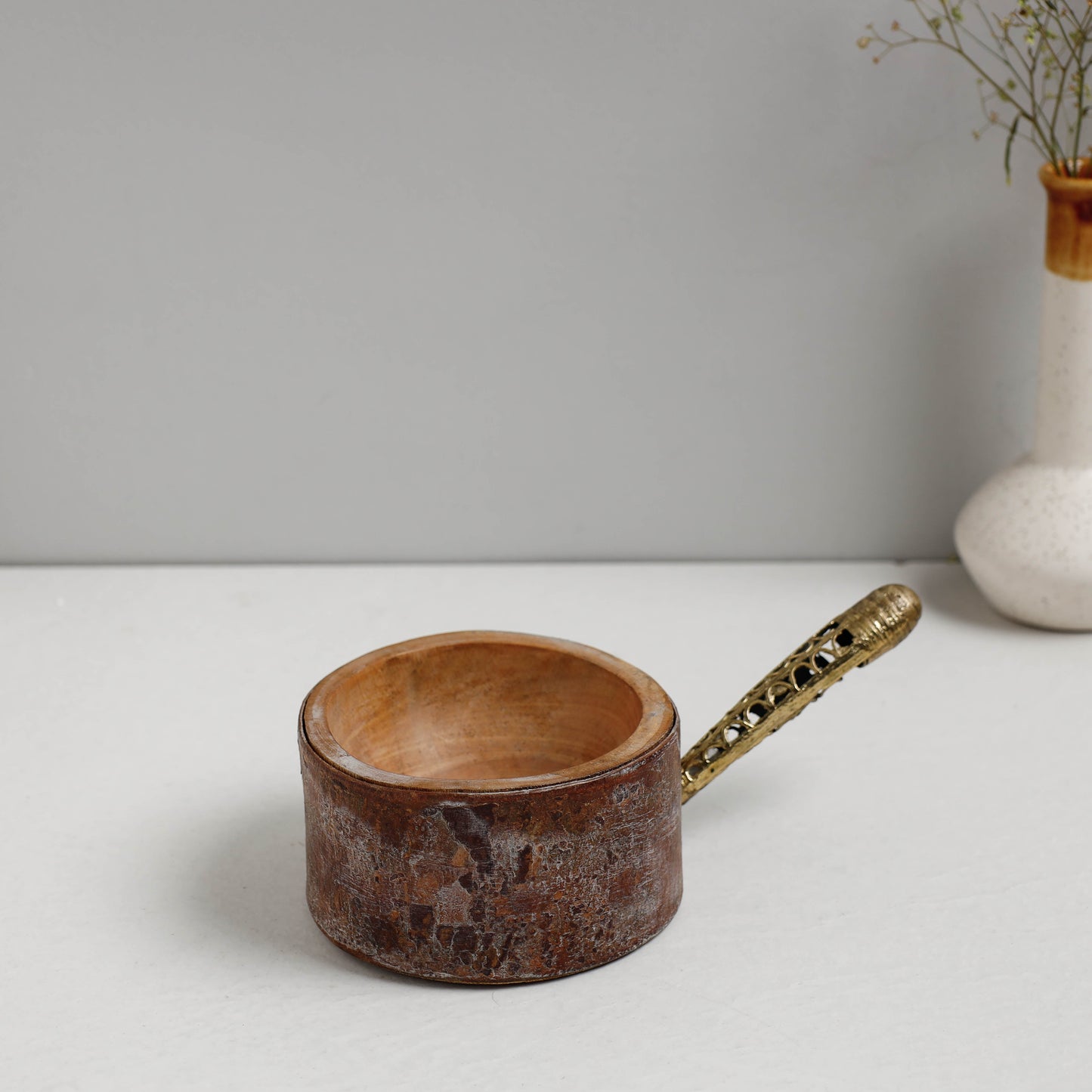 Brown Handcarved Natural Mahogany Wooden Bowl with Dokra Handle
