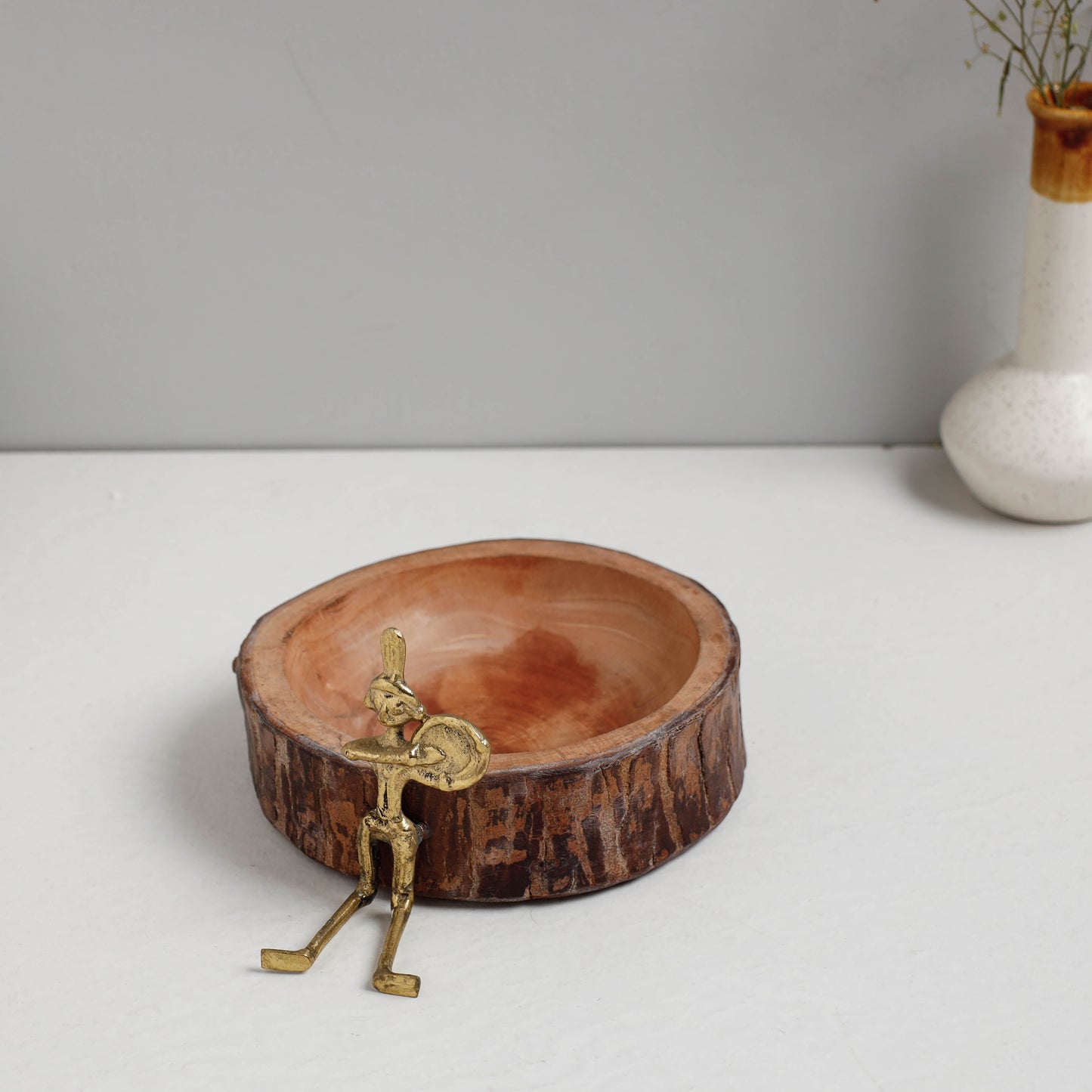 Brown Handcarved Natural Mahogany Wooden Bowl with Dokra Handle