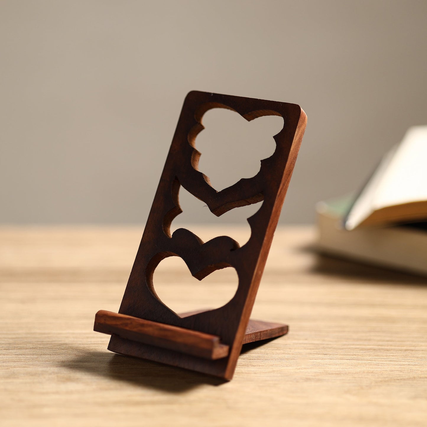Handcarved Sheesham Wood Mobile Stand 02