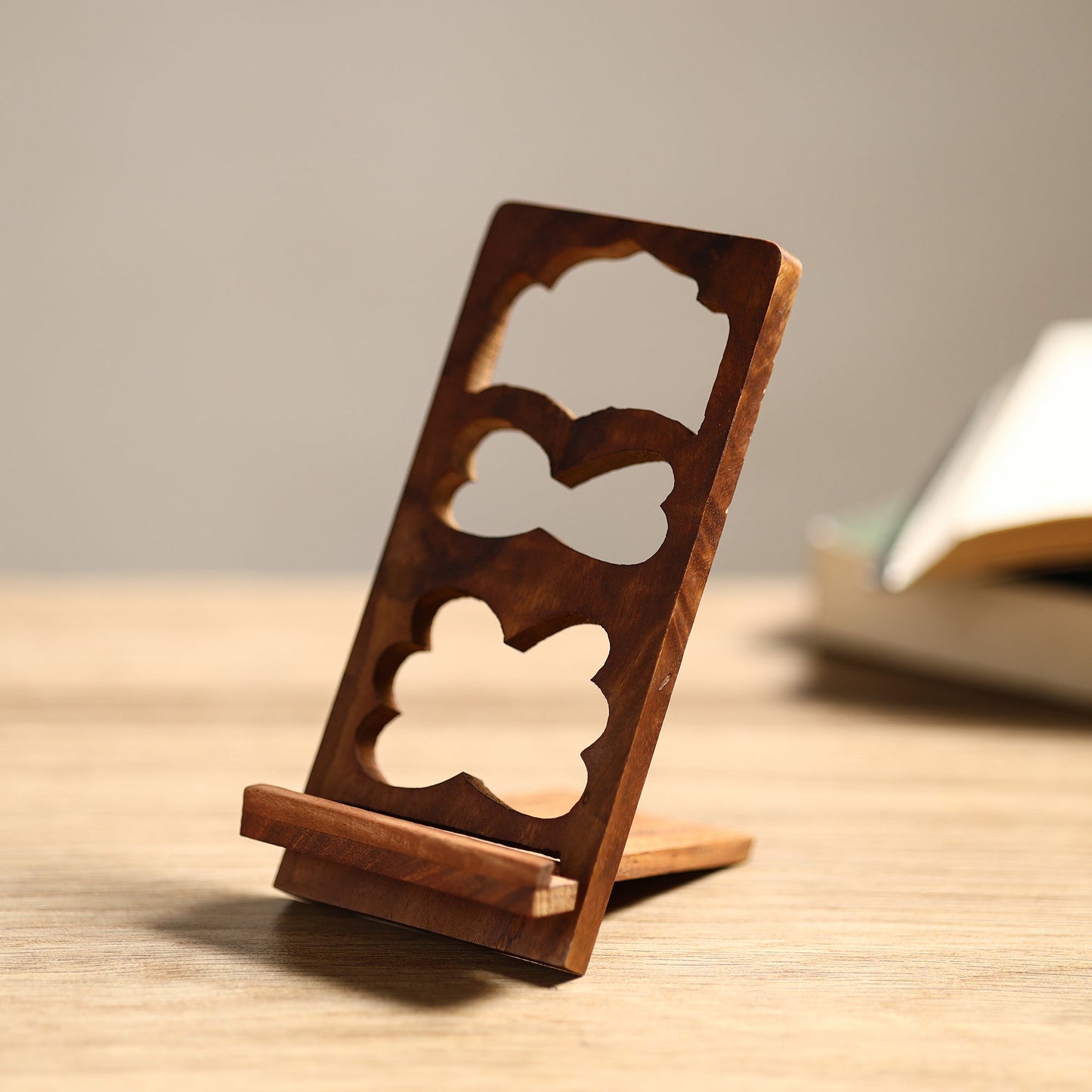 Handcarved Sheesham Wood Mobile Stand 03