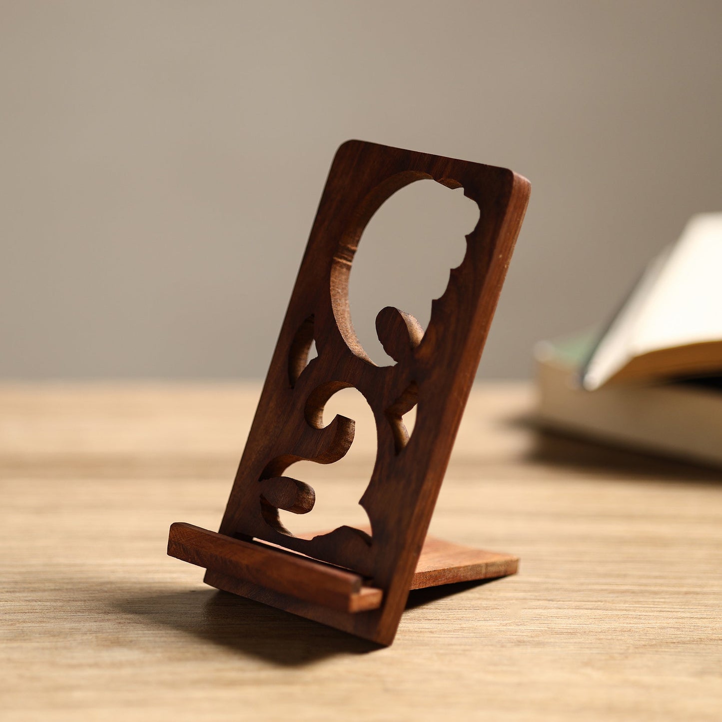 Handcarved Sheesham Wood Mobile Stand 04