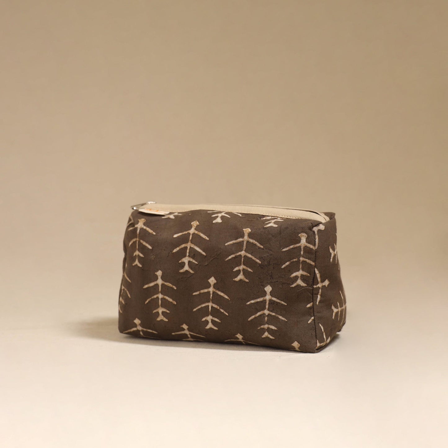 Handcrafted fabric toiletry bag 01