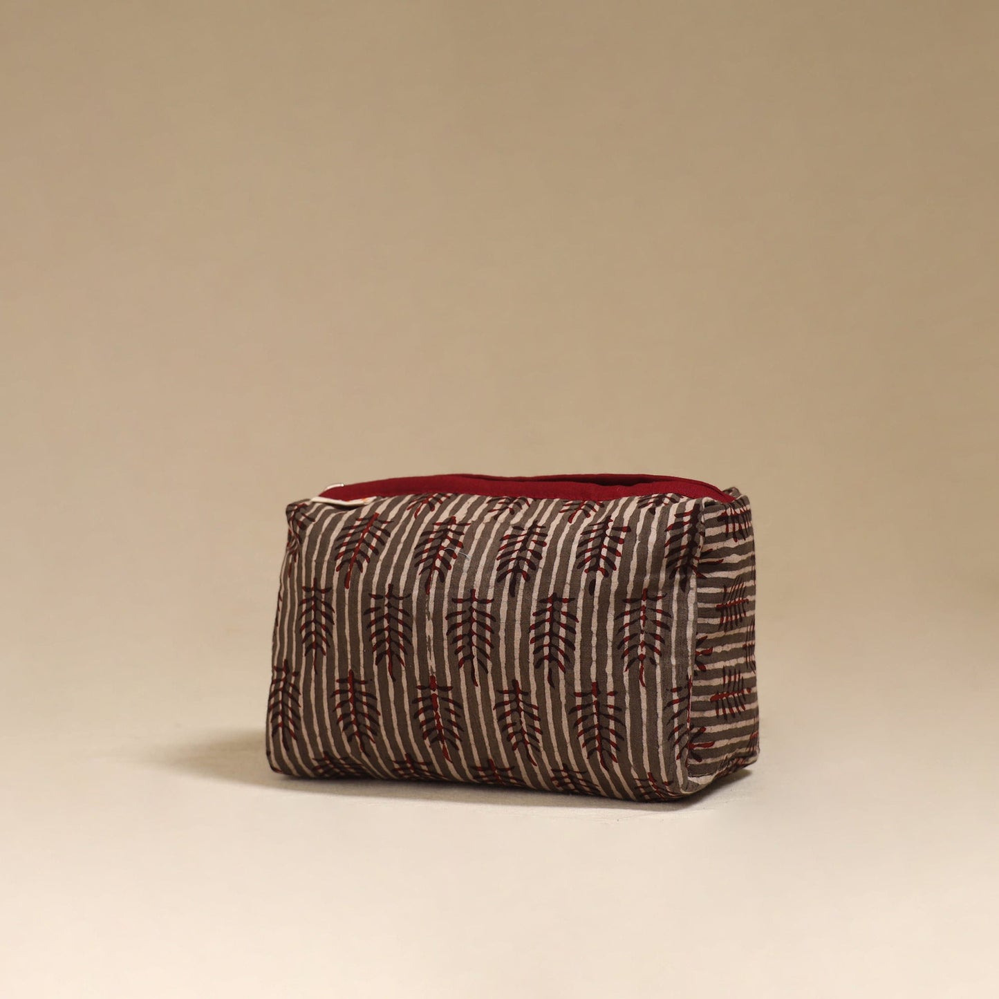 Handcrafted fabric toiletry bag 02