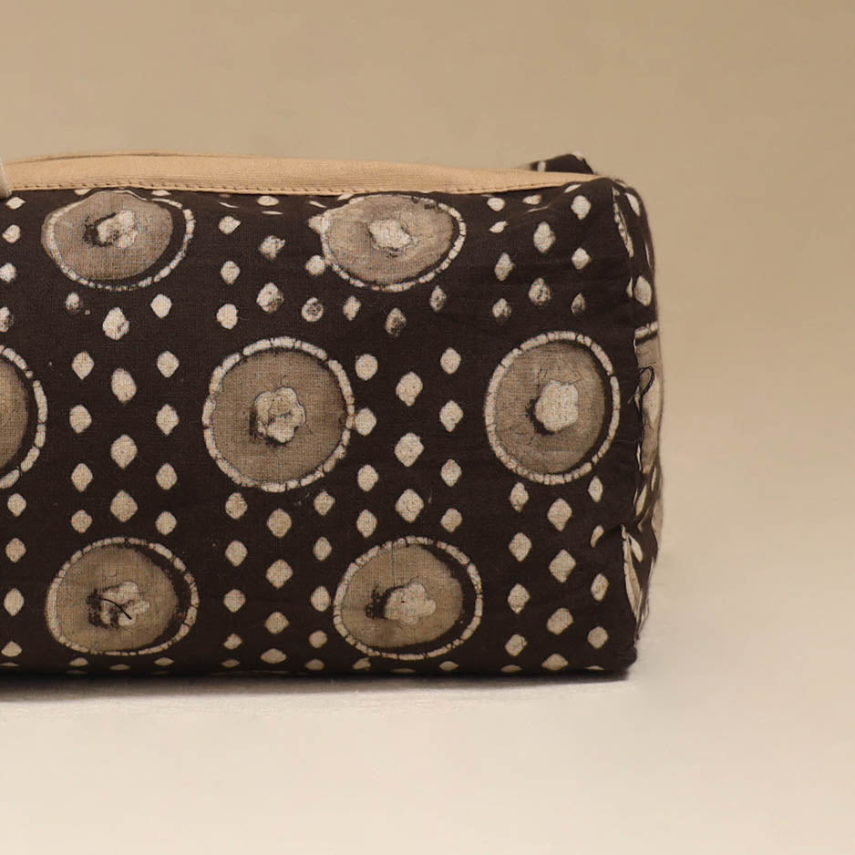 Handcrafted fabric toiletry bag 06