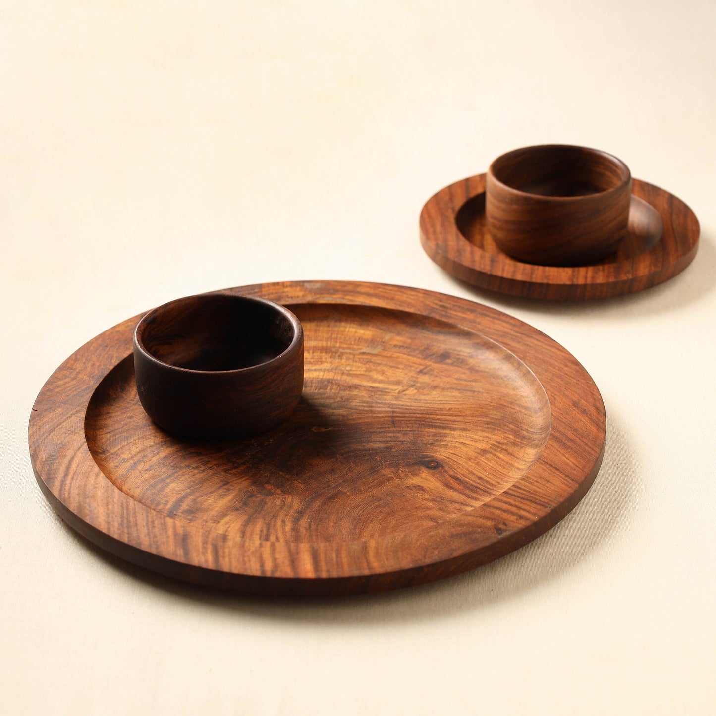 Brown Handcrafted Sheesham Wooden Dinner Set (2 Plates & 2 Bowls)