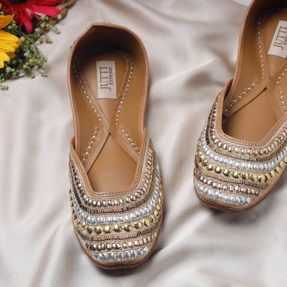 Brown Handstitched Embroidered Jutti