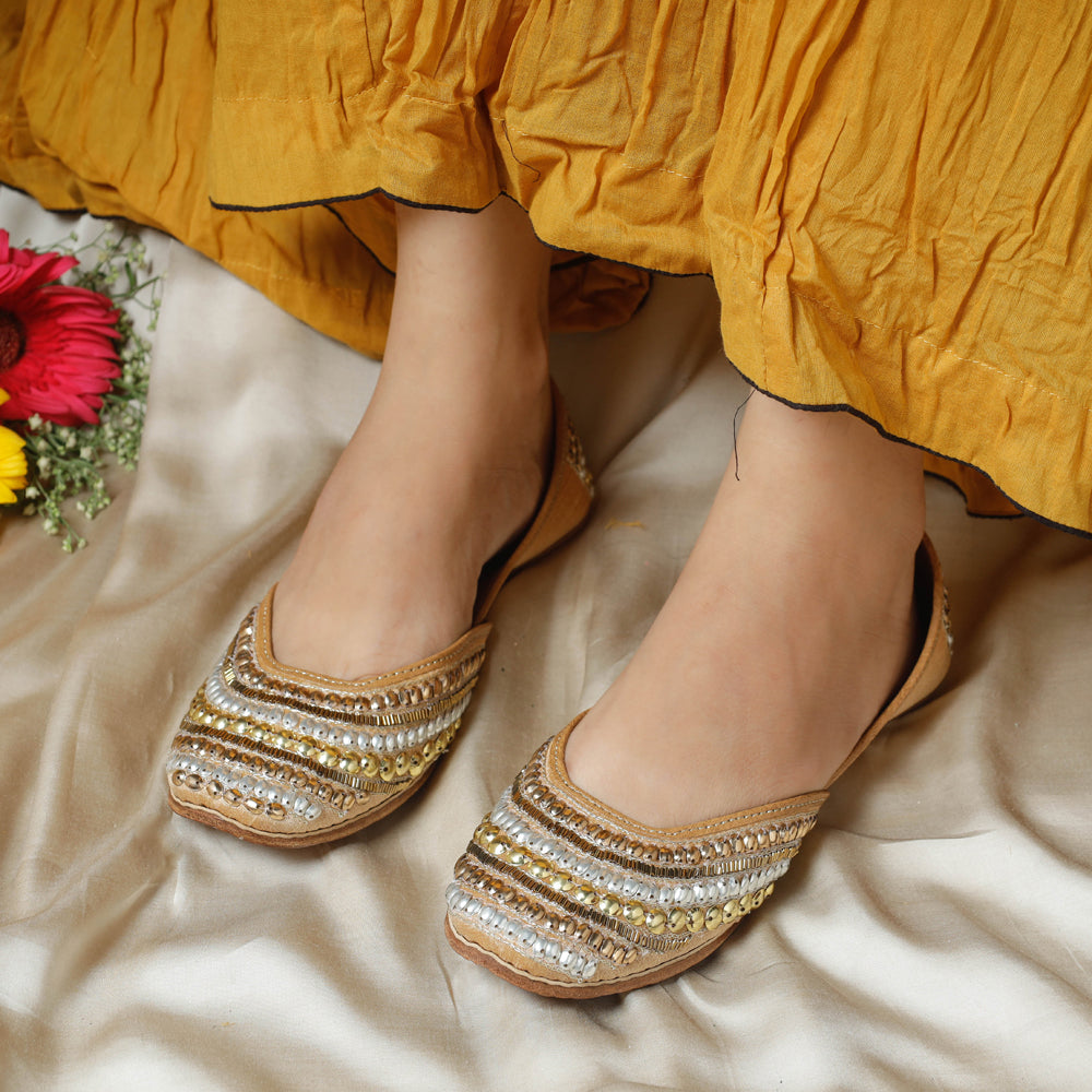 Brown Handstitched Embroidered Jutti