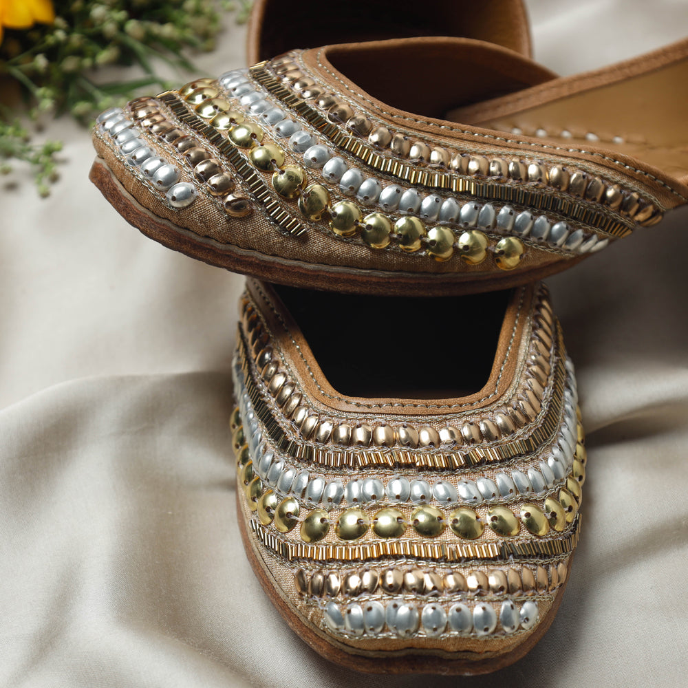 Brown Handstitched Embroidered Jutti