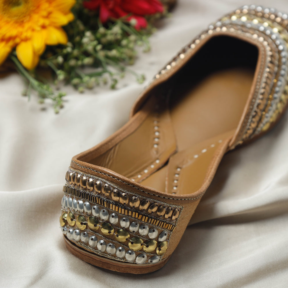 Brown Handstitched Embroidered Jutti