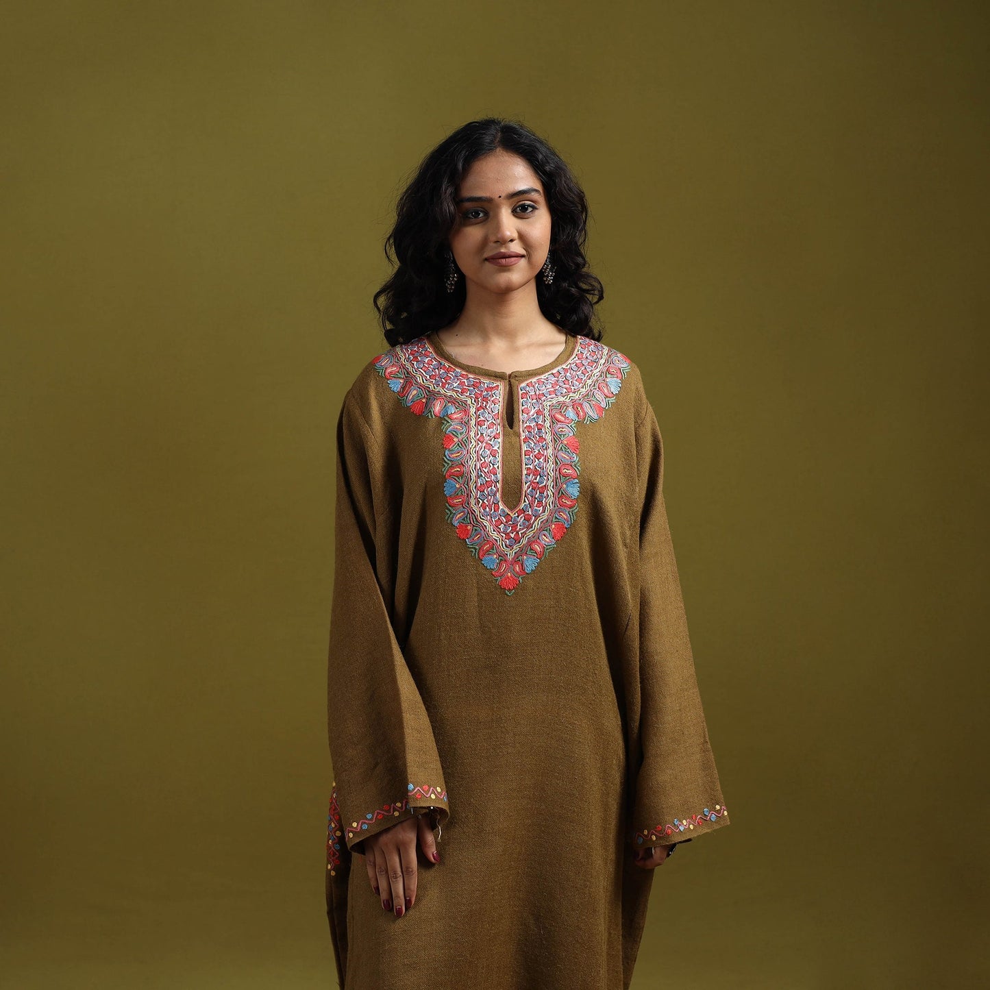 Handwoven aari hand embroidered kashmiri merino wool pheran