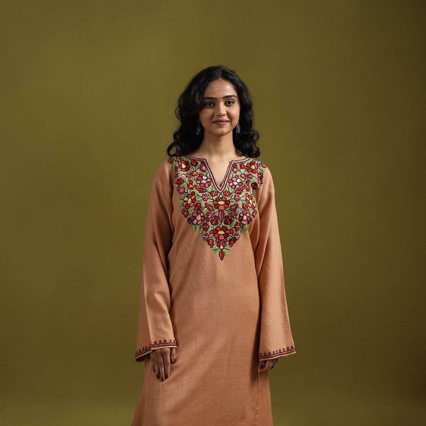 Handwoven aari hand embroidered kashmiri merino wool pheran