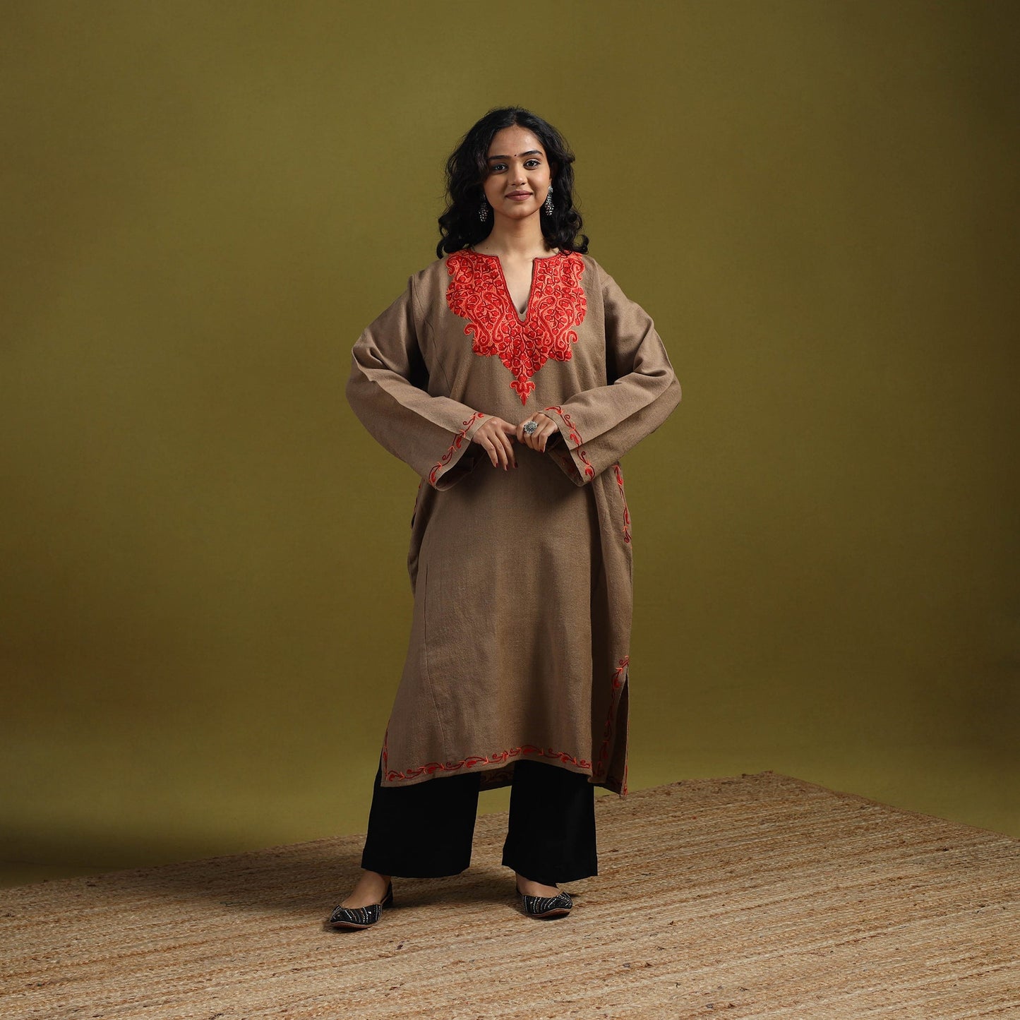 Handwoven aari hand embroidered kashmiri merino wool pheran