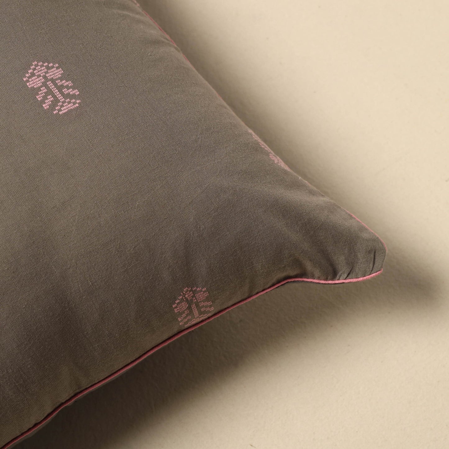 Jacquard weave cushion cover 43 - handcrafted