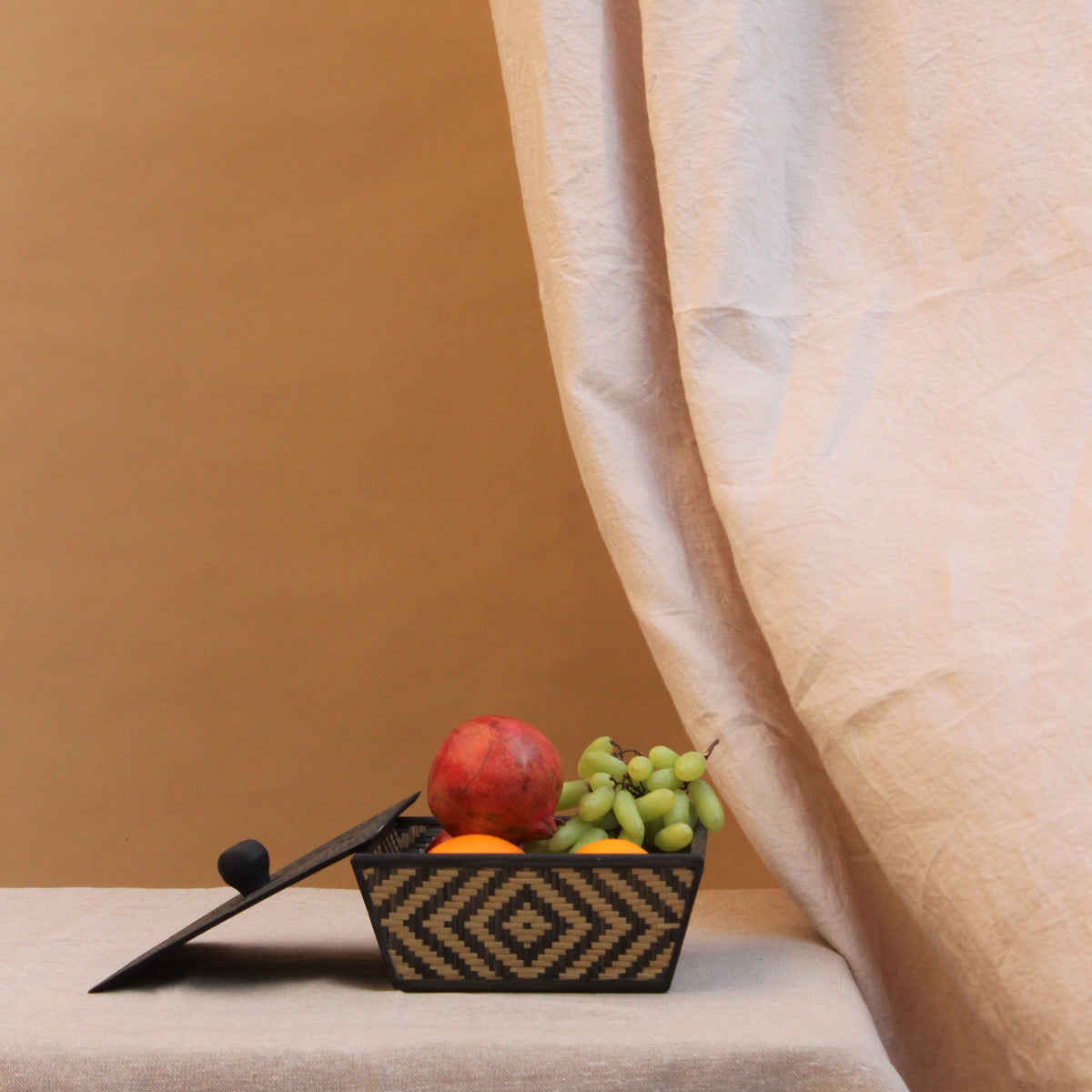Brown Kadam Haat Handmade Bamboo Fruit Basket with Lid (Black)