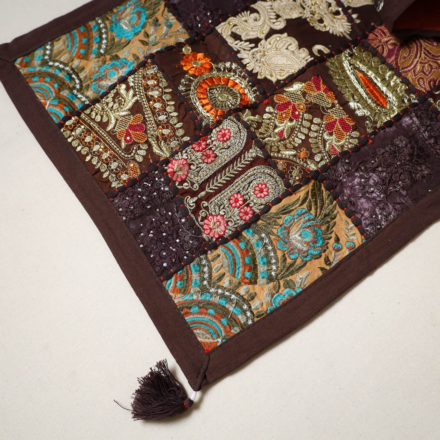 Khambadiya patchwork table runner (71 x 16 in) 01