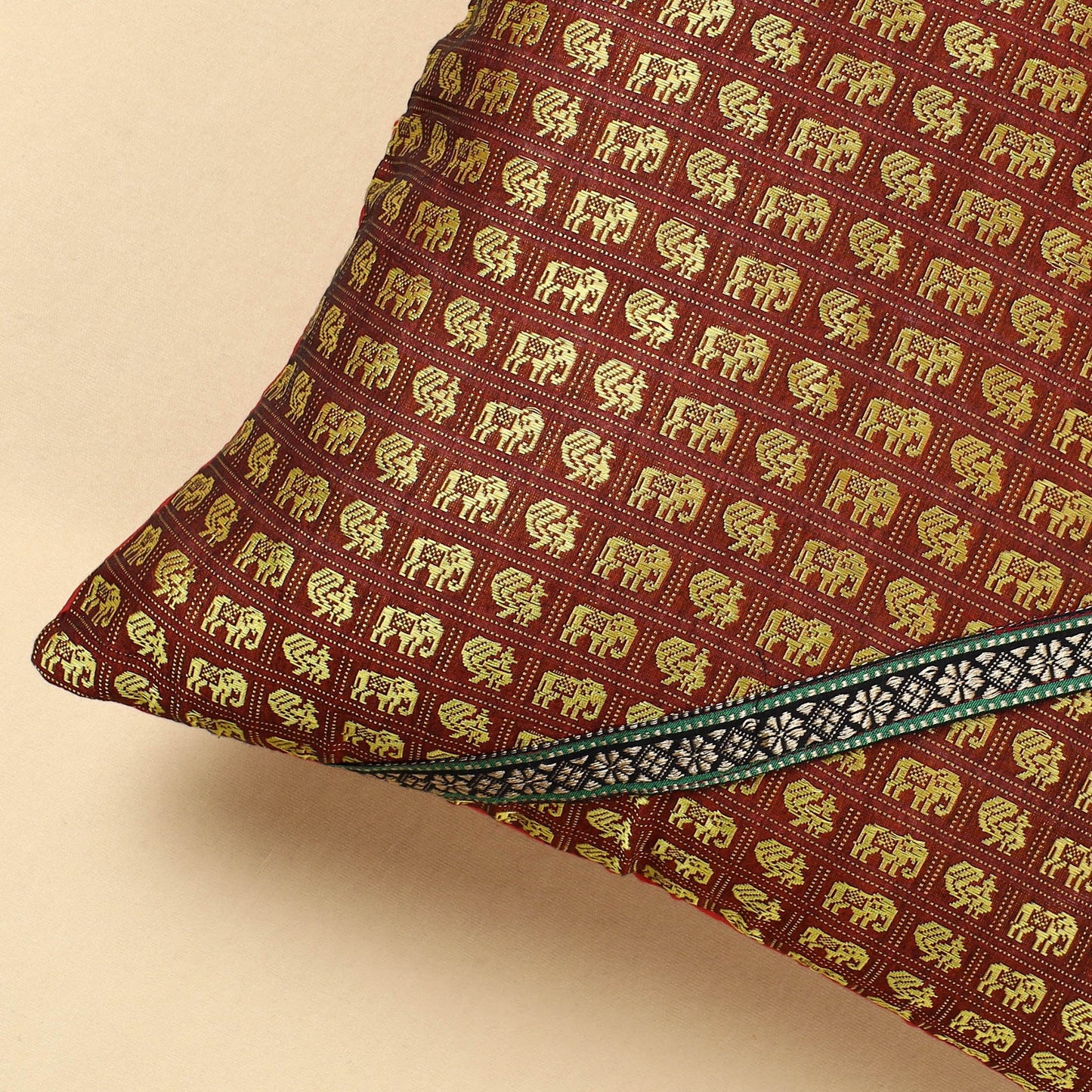 khun cushion cover