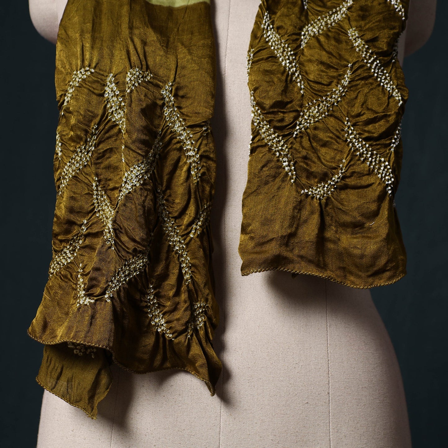 Kutch modal silk clamp dyed bandhani shibori stole 03