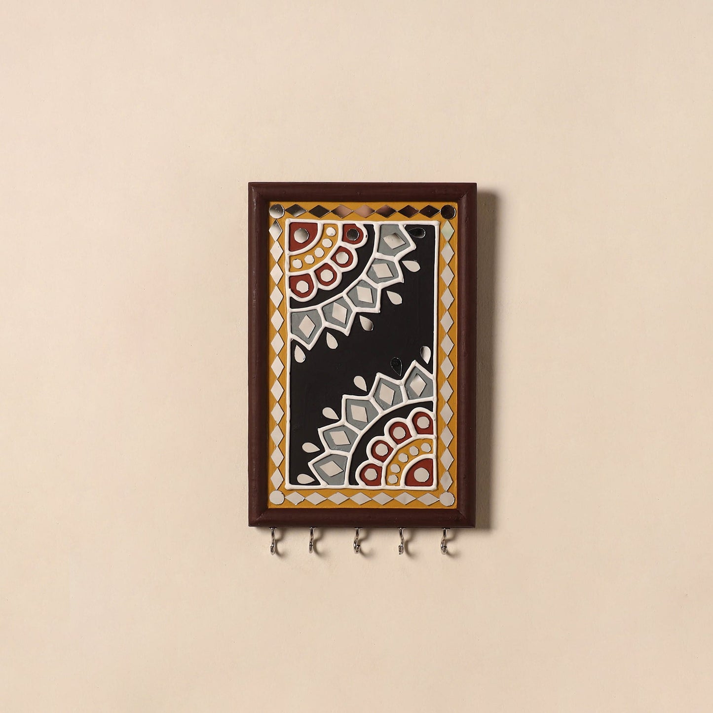 Kutch mud mirror work lippan art key holder (9 x 6 in) 28