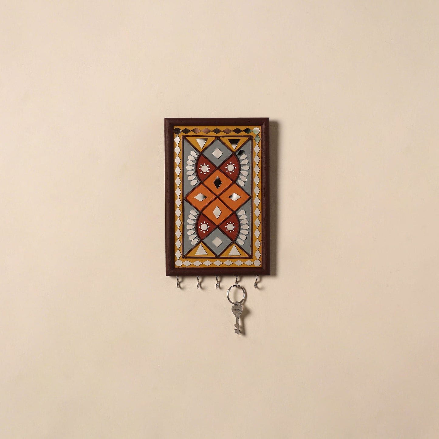 Kutch mud mirror work lippan art key holder (9 x 6 in) 33