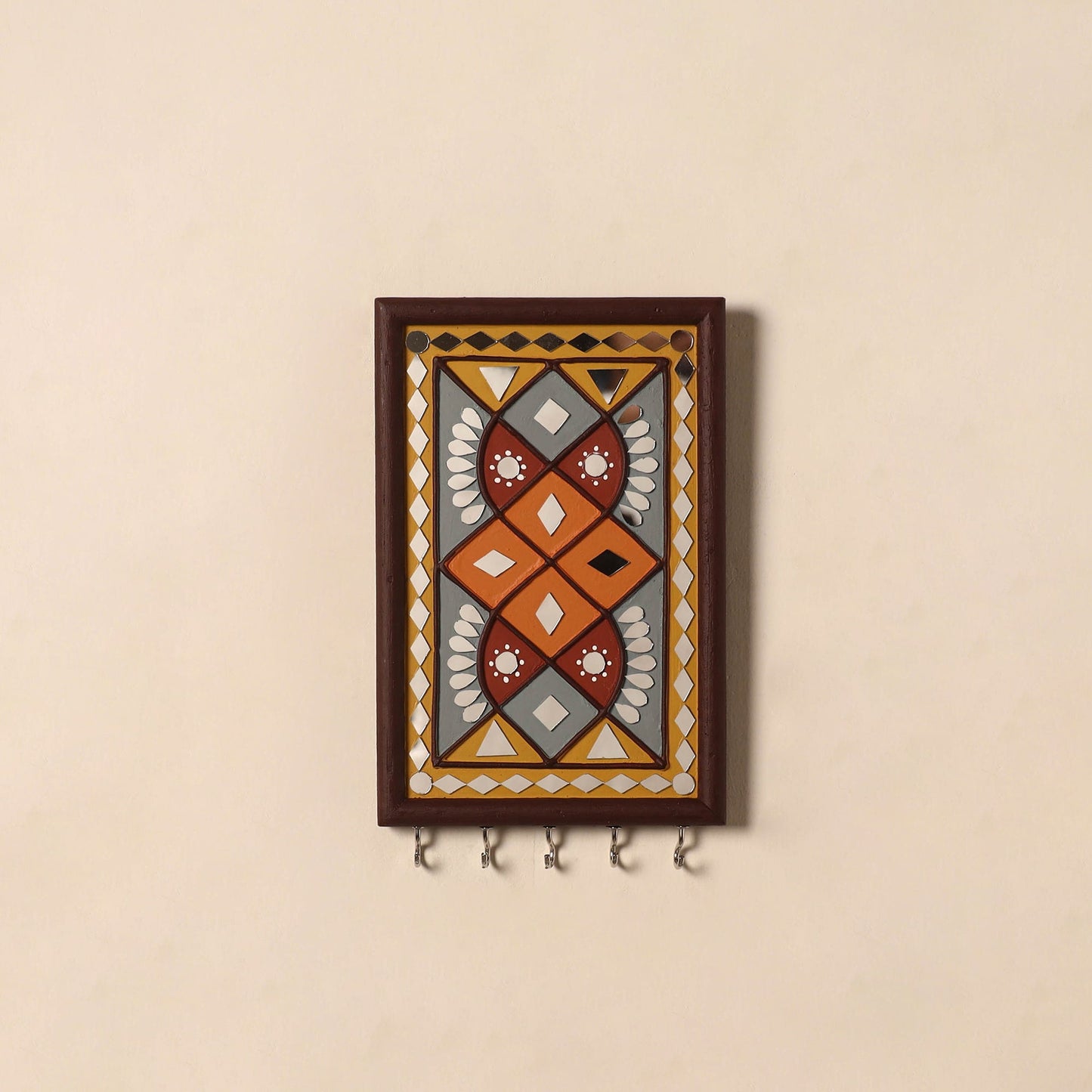 Kutch mud mirror work lippan art key holder (9 x 6 in) 33