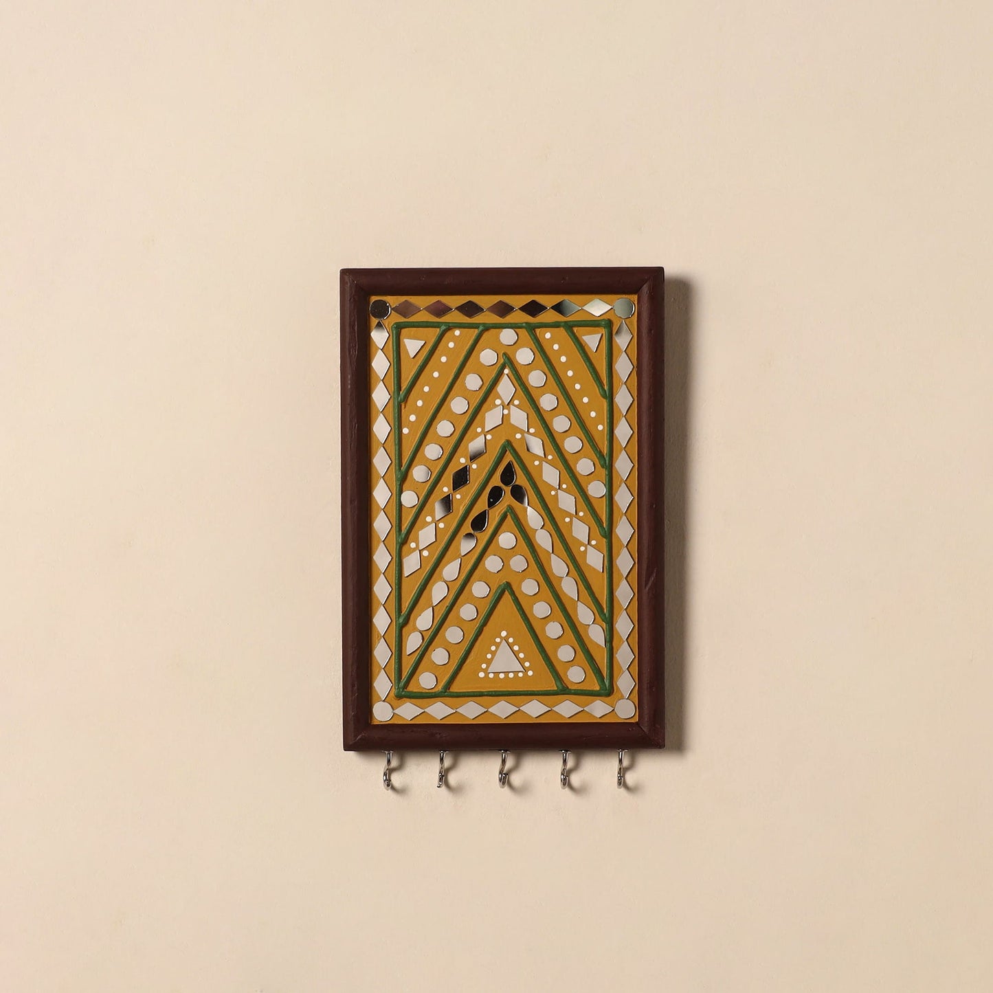 Kutch mud mirror work lippan art key holder (9 x 6 in) 35