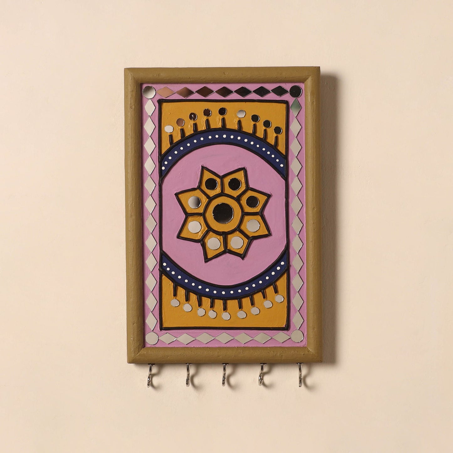 Kutch mud mirror work lippan art key holder (9 x 6 in) 48