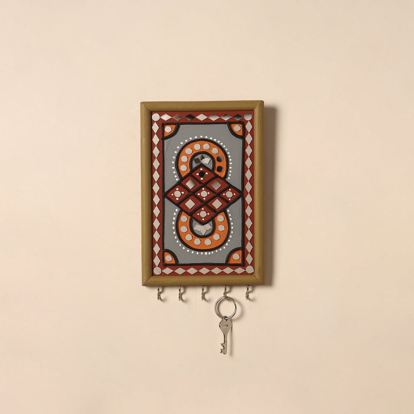 Kutch mud mirror work lippan art key holder (9 x 6 in) 49