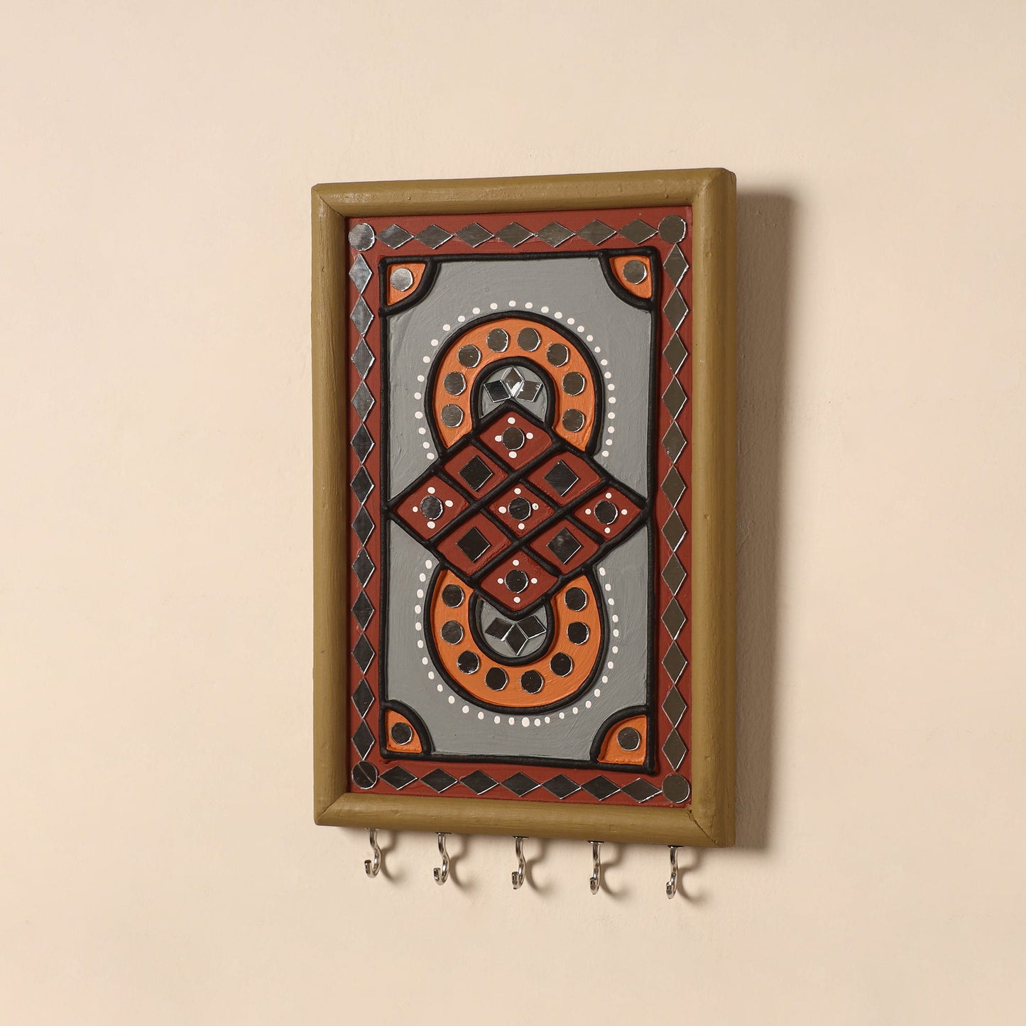 Kutch mud mirror work lippan art key holder (9 x 6 in) 49