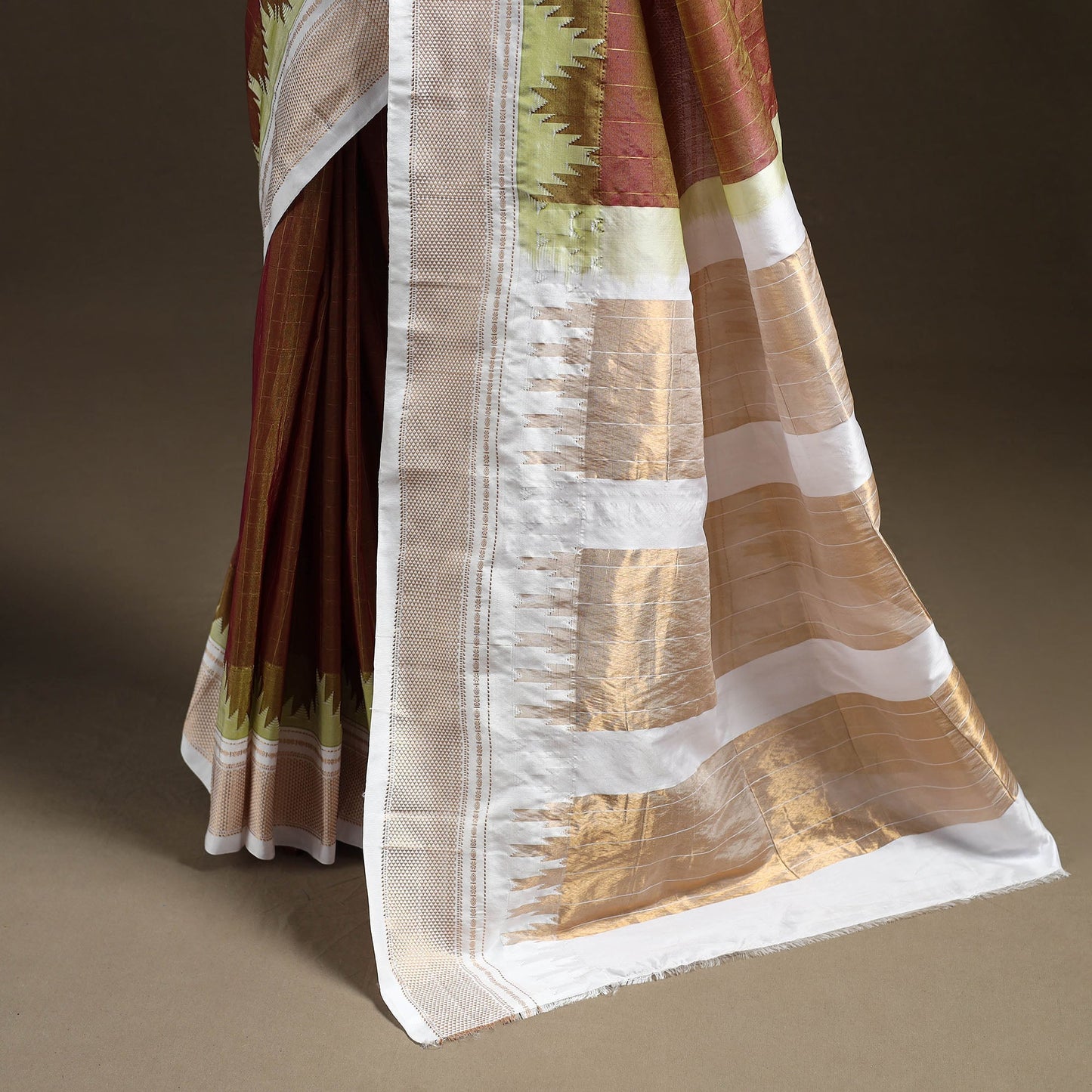 Mercerized cotton gadwal checks ilkal saree with temple