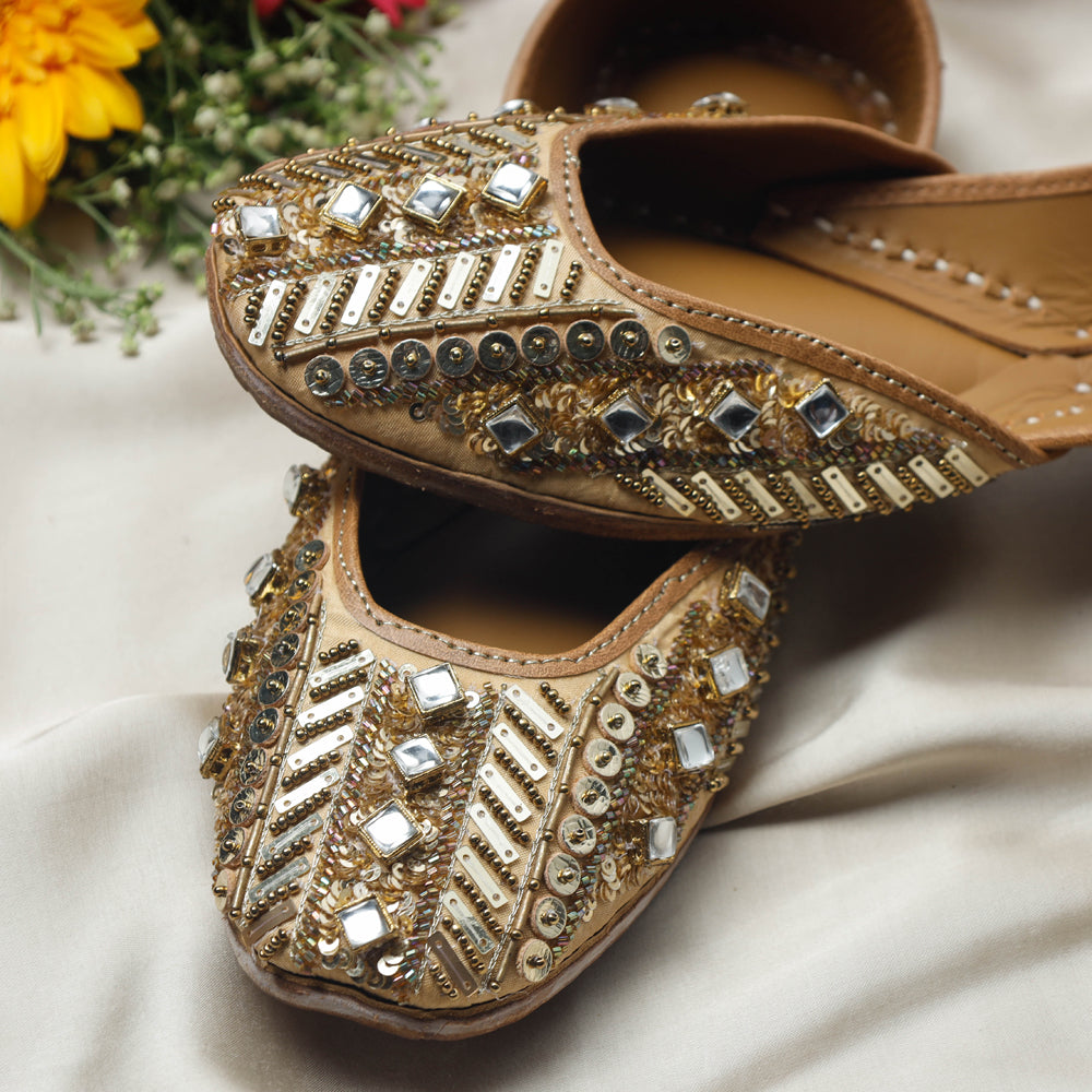 Brown Handstitched Embroidered Jutti