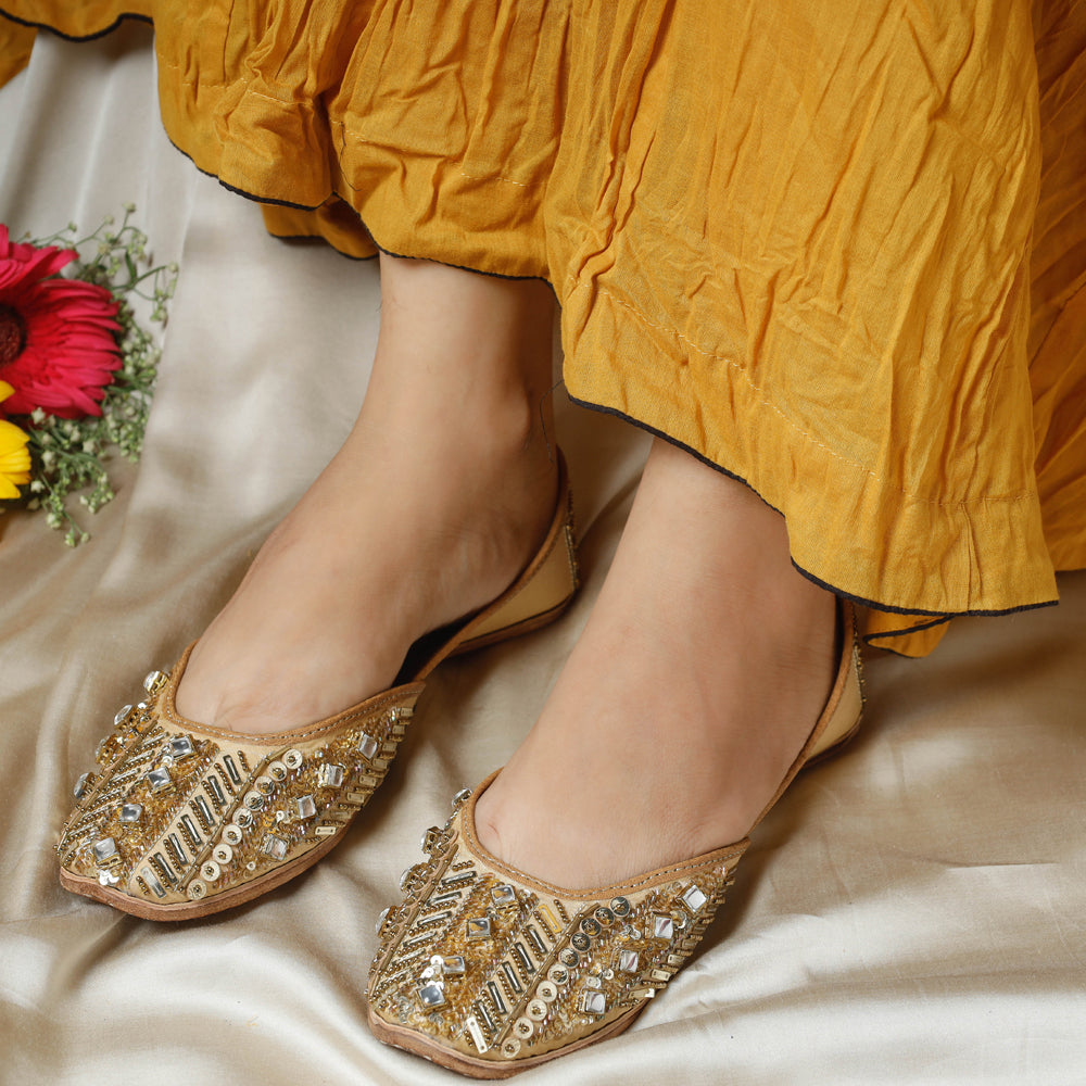 Brown Handstitched Embroidered Jutti