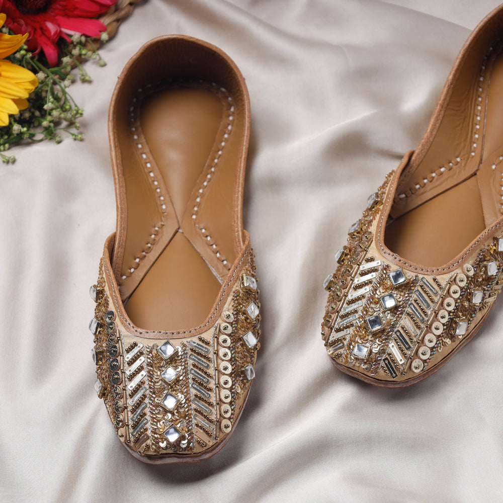 Brown Handstitched Embroidered Jutti