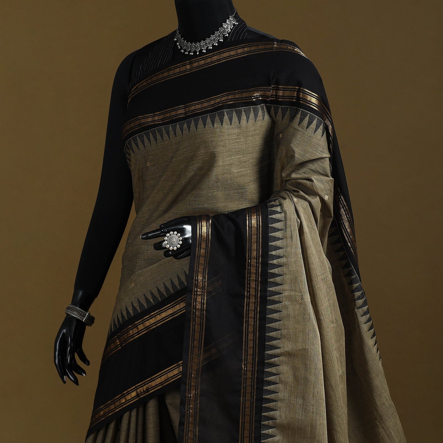 Thread buti cotton kanchipuram saree with border 16