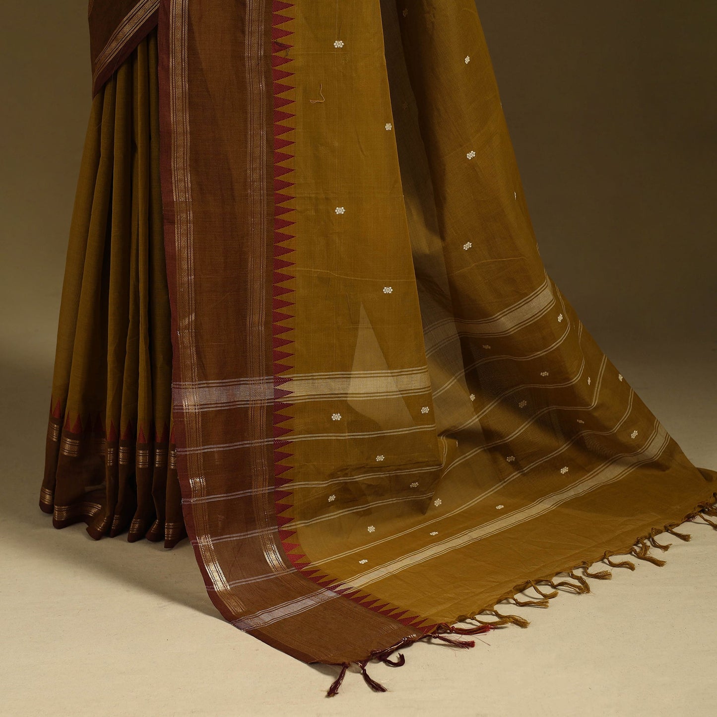 Thread buti cotton kanchipuram saree with border 32