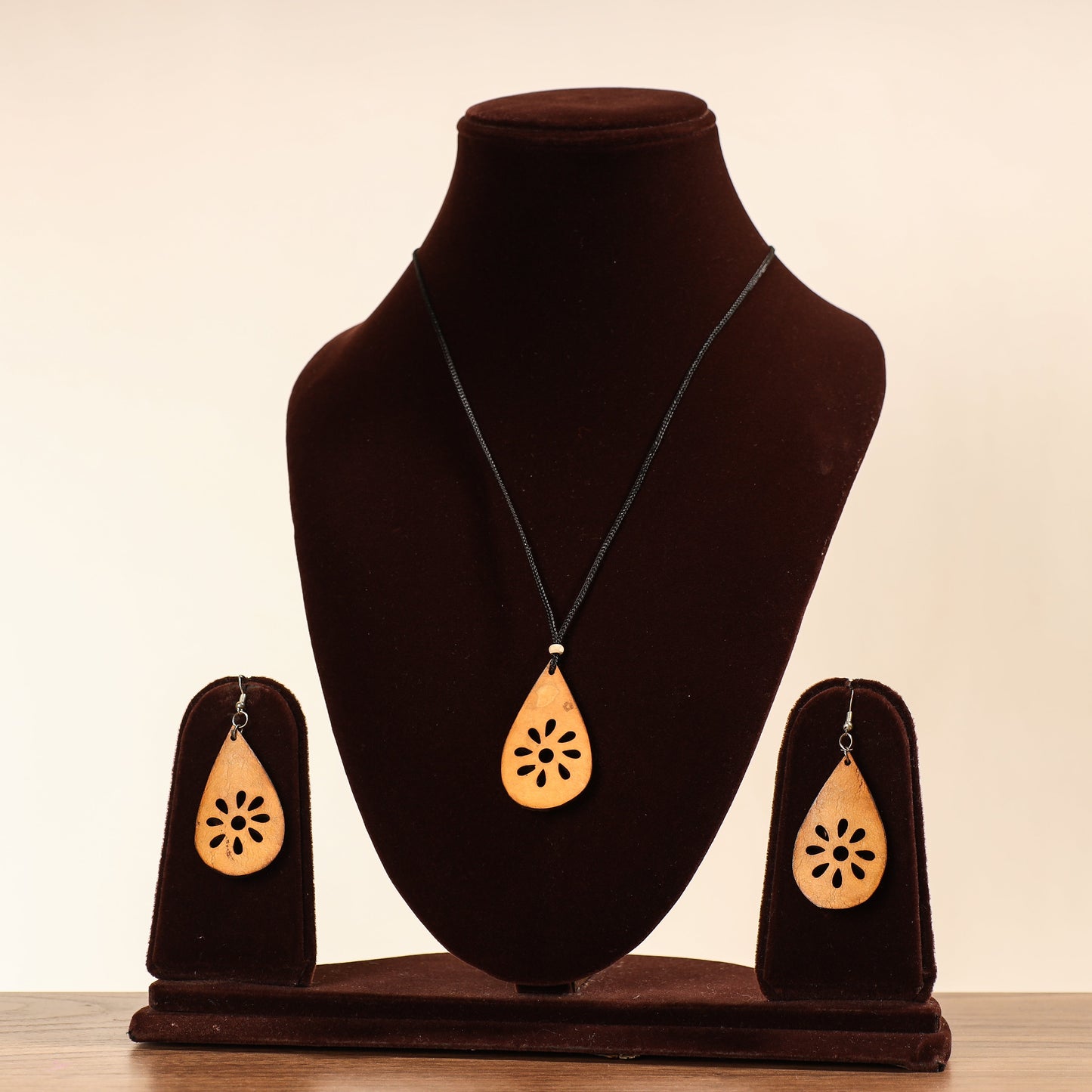 Brown - tuma craft hand carved dried bottle gourd necklace