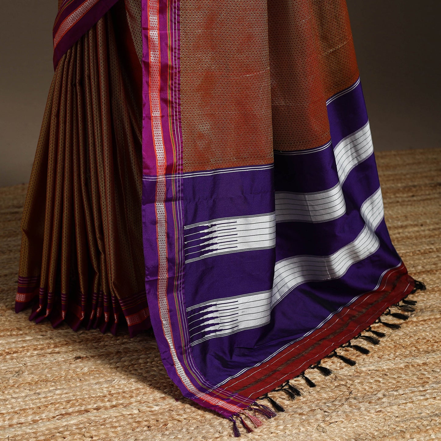 Cotton khun saree with chikki paras border 18 - handcrafted