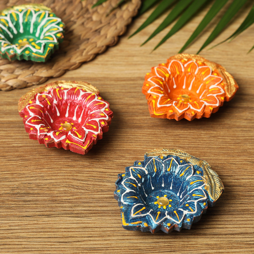 Decorative Handpainted Terracotta Diya (Set of 4) Online in India l iTokri.com