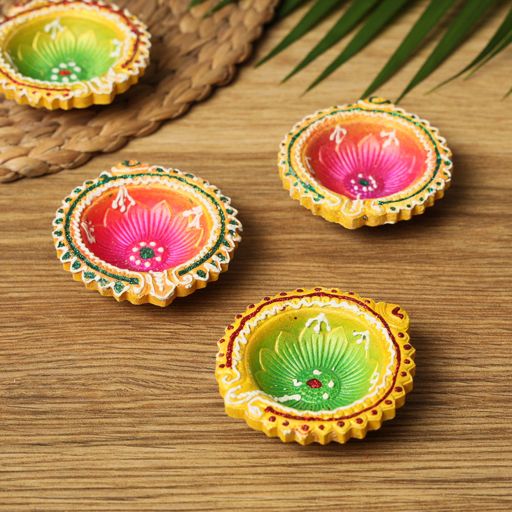 Decorative Handpainted Terracotta Diya (Set of 4) Online in India l iTokri.com
