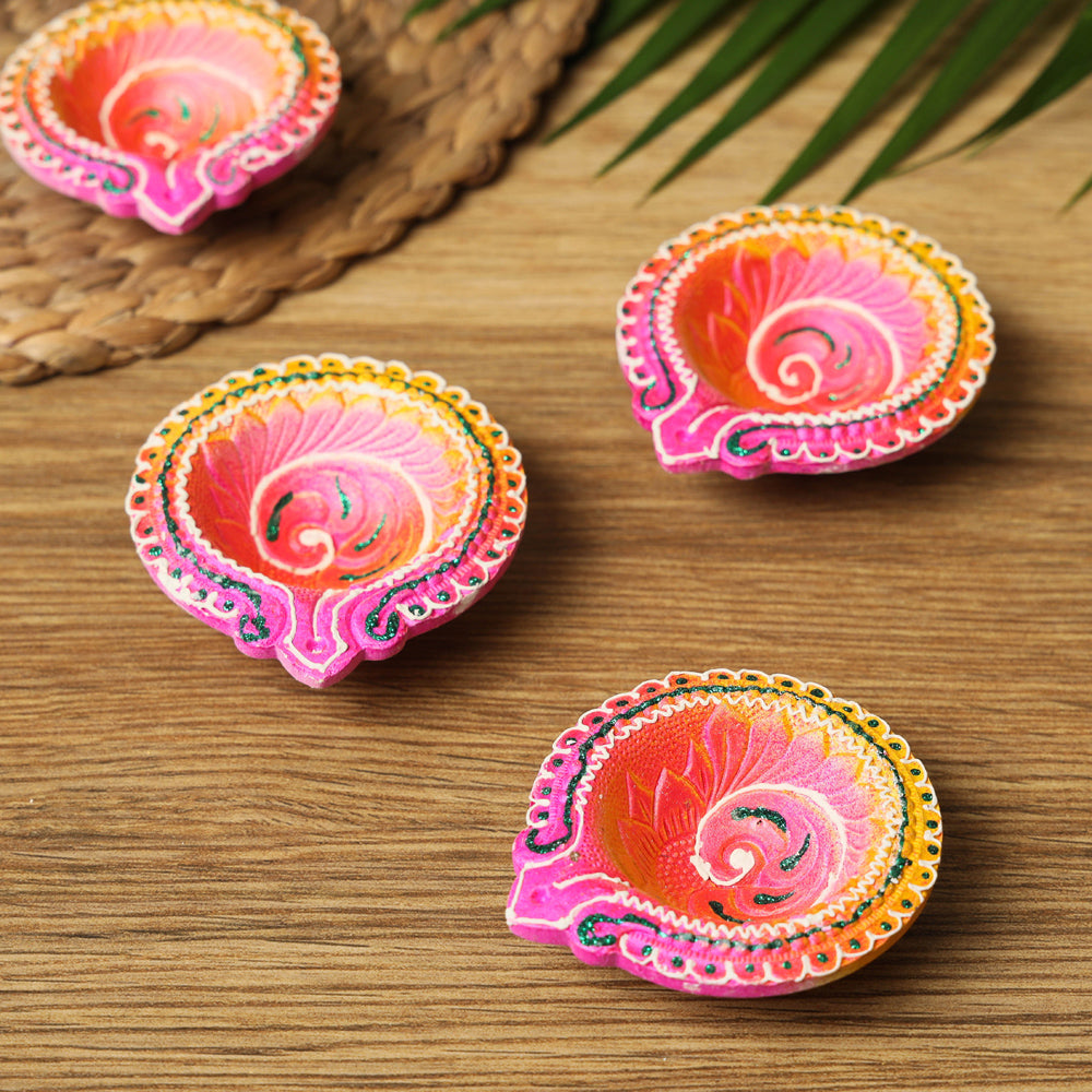 Decorative Handpainted Terracotta Diya (Set of 4) Online in India l iTokri.com