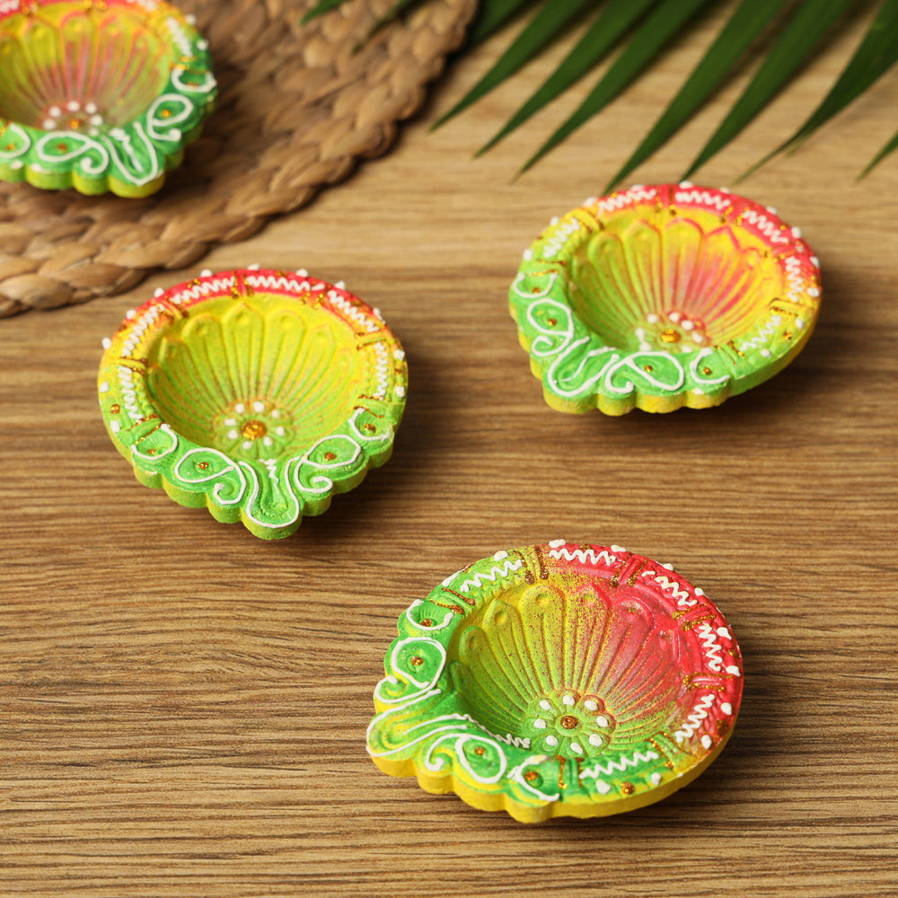 Decorative Handpainted Terracotta Diya (Set of 4) Online in India l iTokri.com