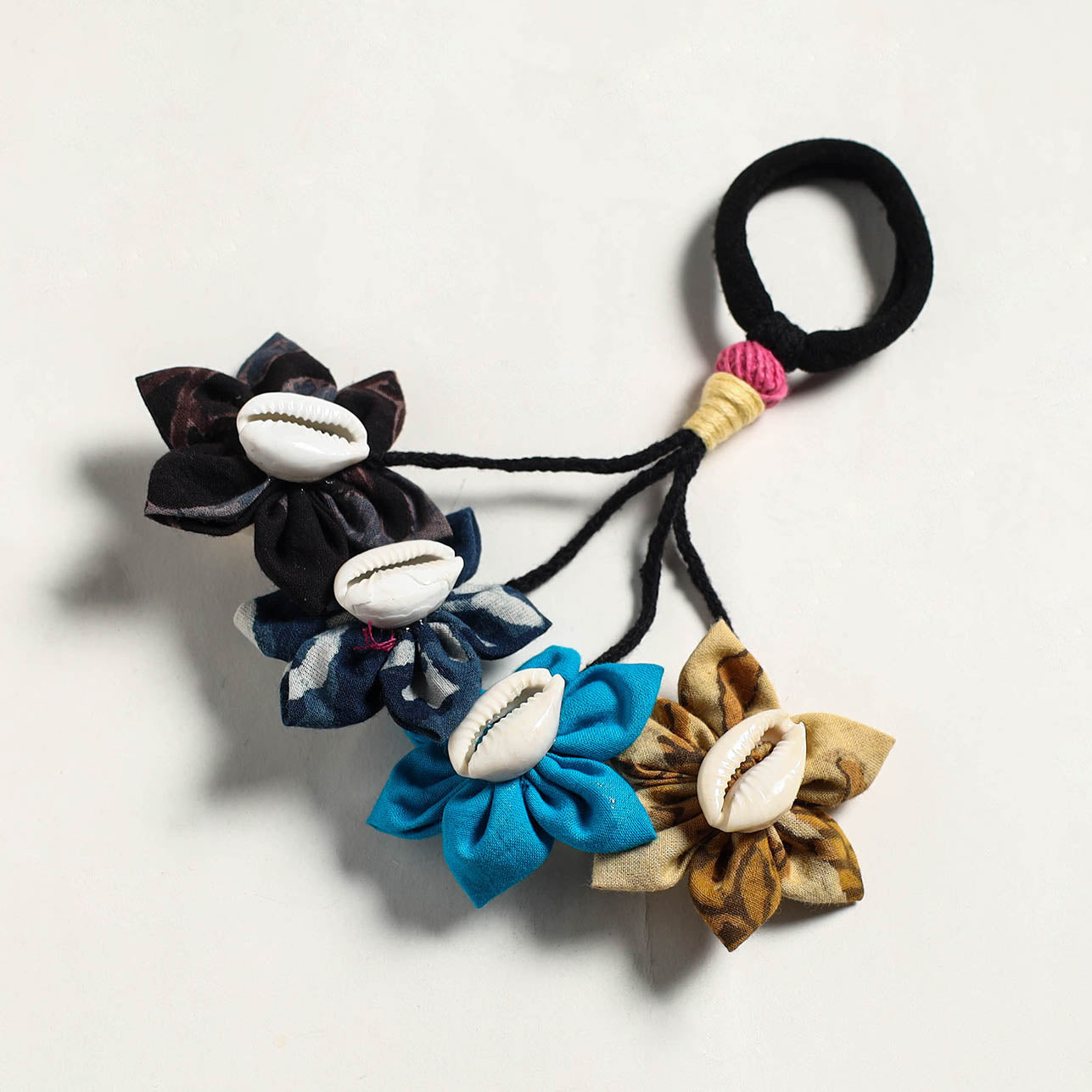 Fabart Phool Kali Shell Hair Rubber Band