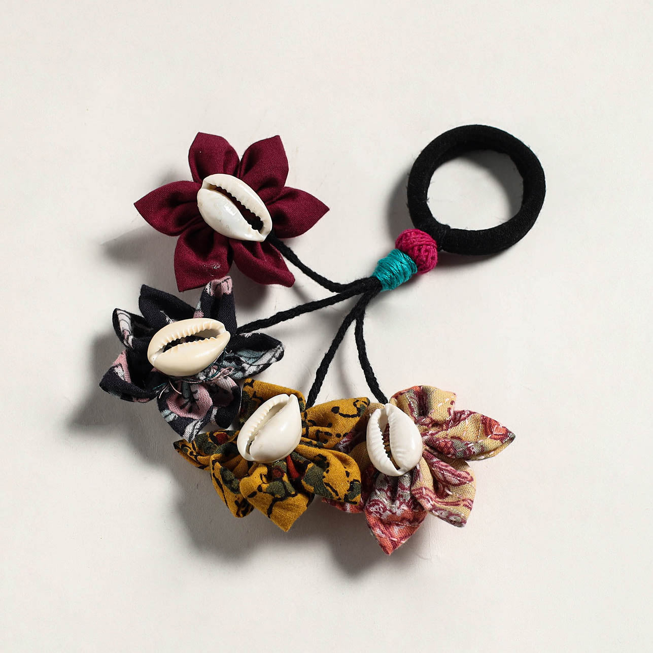 Fabart Phool Kali Shell Hair Rubber Band