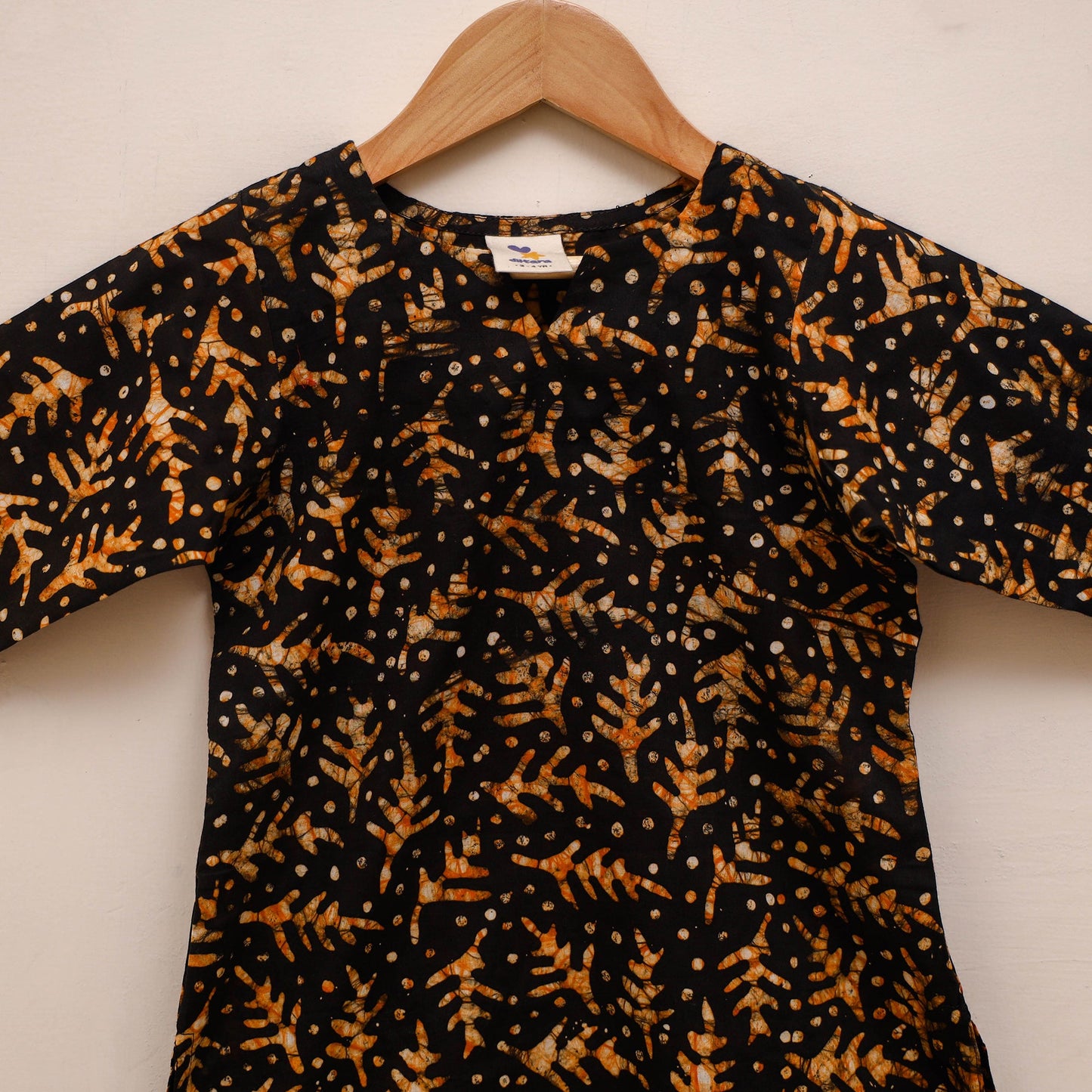 Girls hand batik pure cotton kurta set (3-6 years) 10