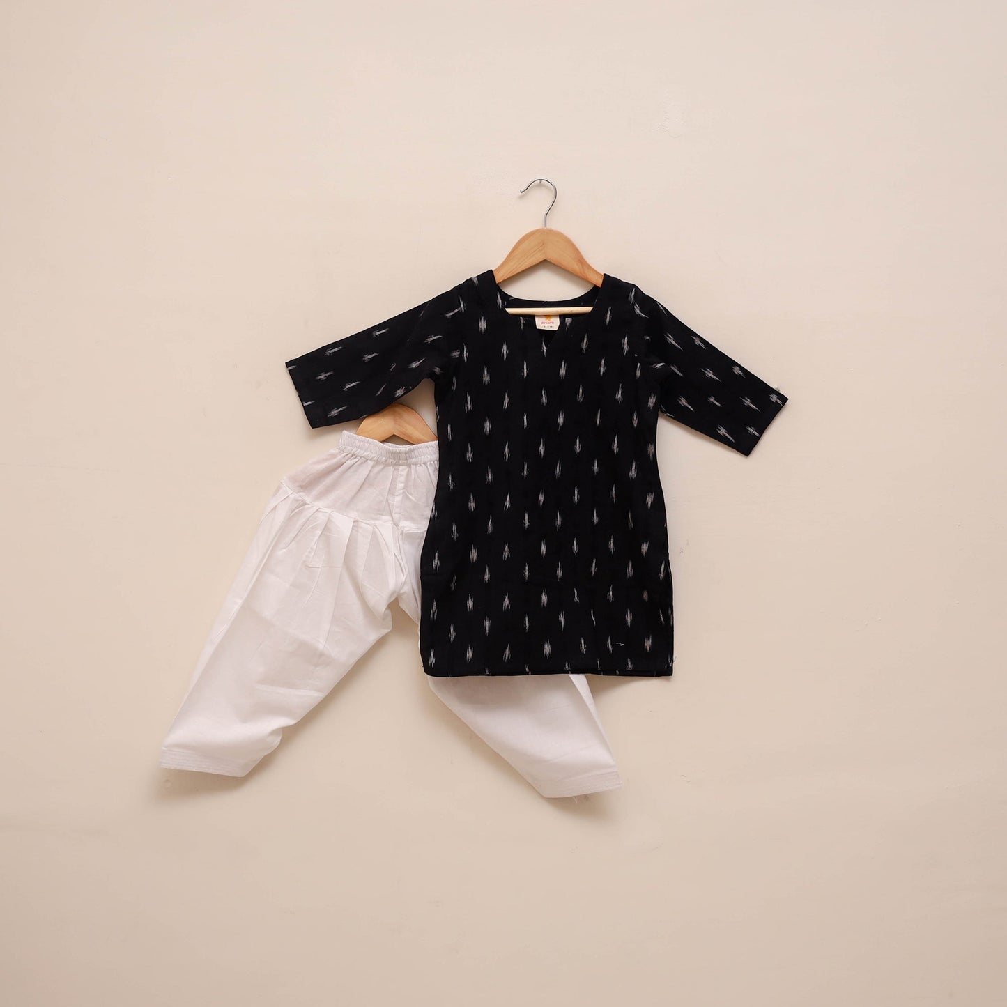 Girls pochampally ikat pure cotton kurta set (2-6 years) 02