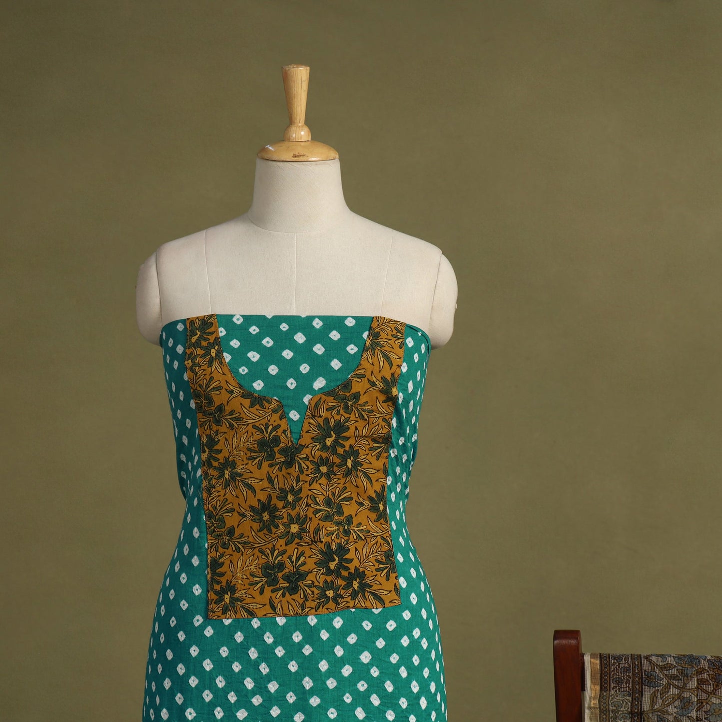 2pc unstitched bandhani dress material with jewellery set